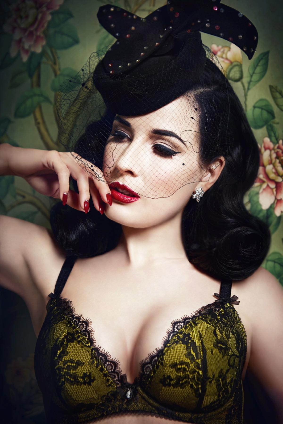 Dita Von Teese Launches Lingerie Line - Dita Von Teese Yellow Lingerie , HD Wallpaper & Backgrounds