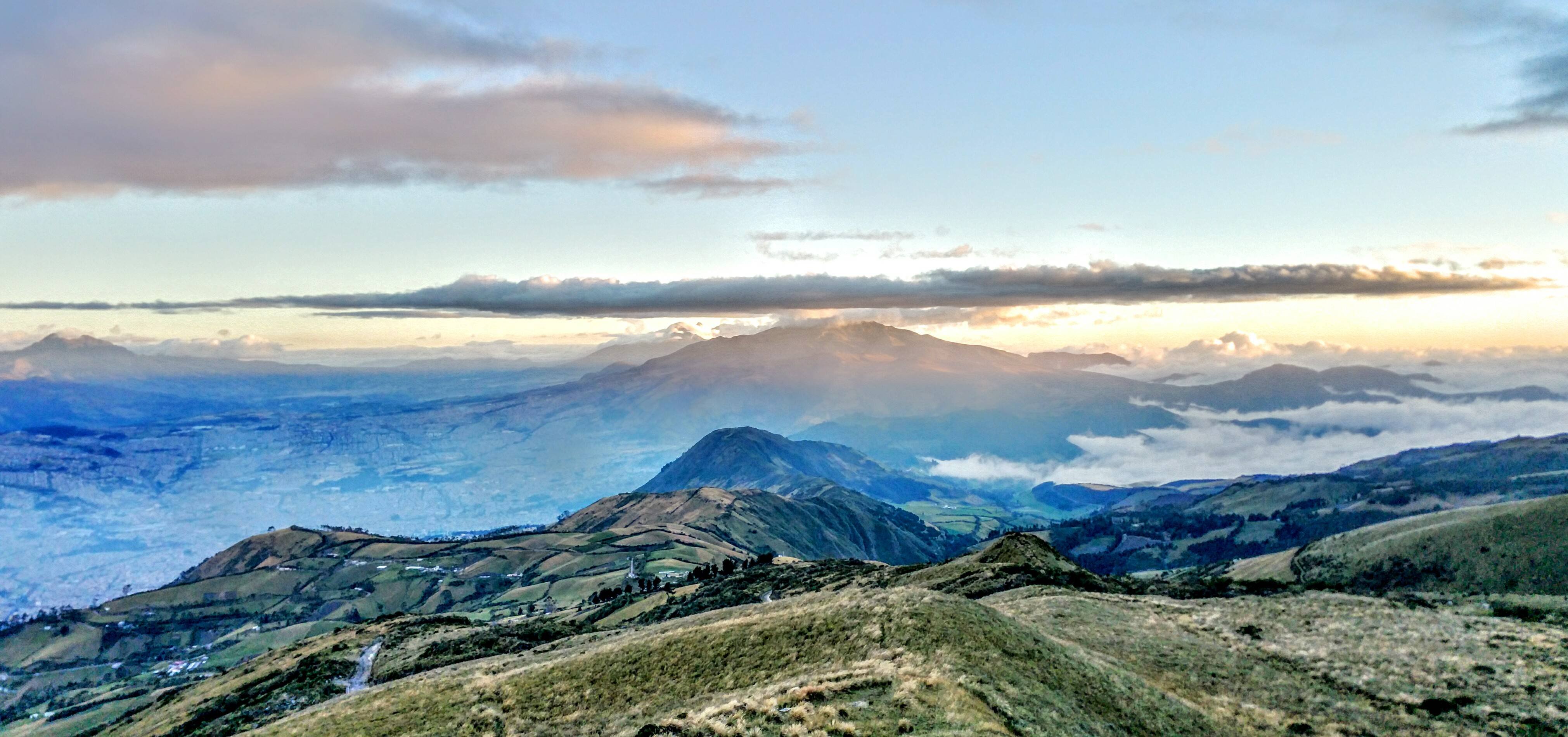 Quito Ecuador Wallpaper - Ecuador 4k , HD Wallpaper & Backgrounds