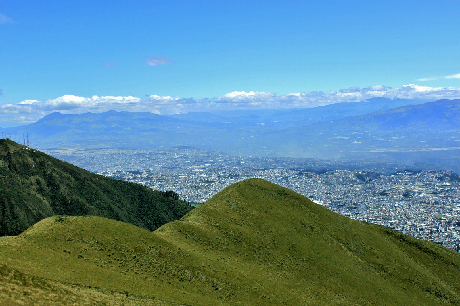 Ecuador View From The Hill - Ecuador Hd , HD Wallpaper & Backgrounds