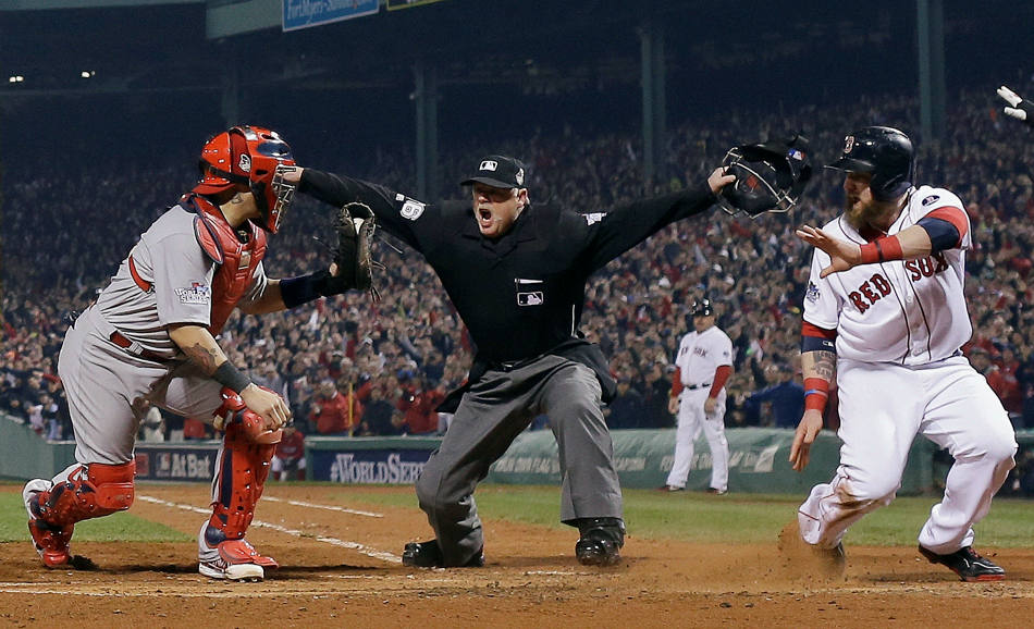 Boston Red Sox's Jonny Gomes Slides Safely Past St - Yadier Molina 2004 World Series , HD Wallpaper & Backgrounds