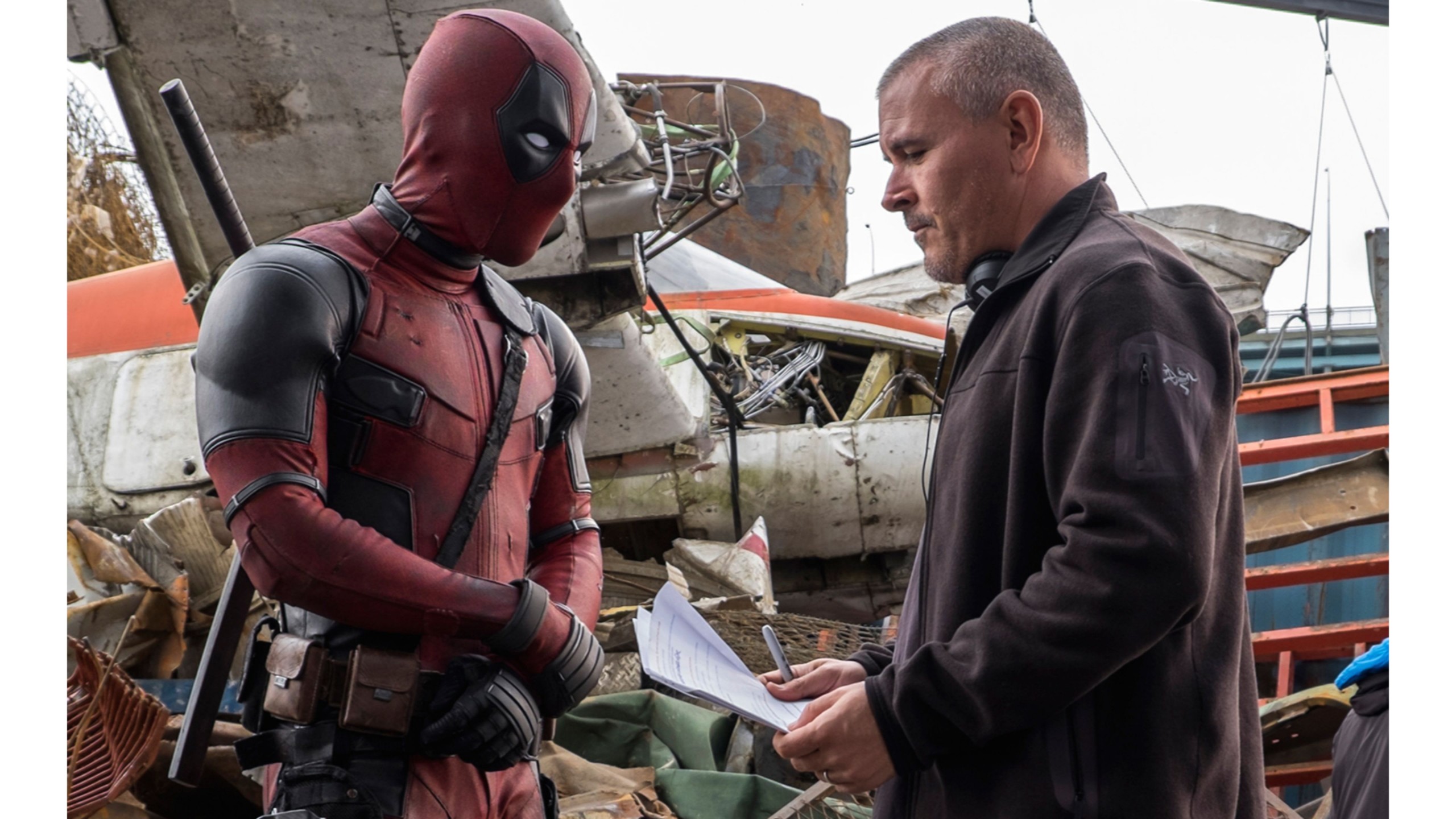 Deadpool Ryan Reynolds Wallpaper Picture - Tim Miller Directing Deadpool , HD Wallpaper & Backgrounds