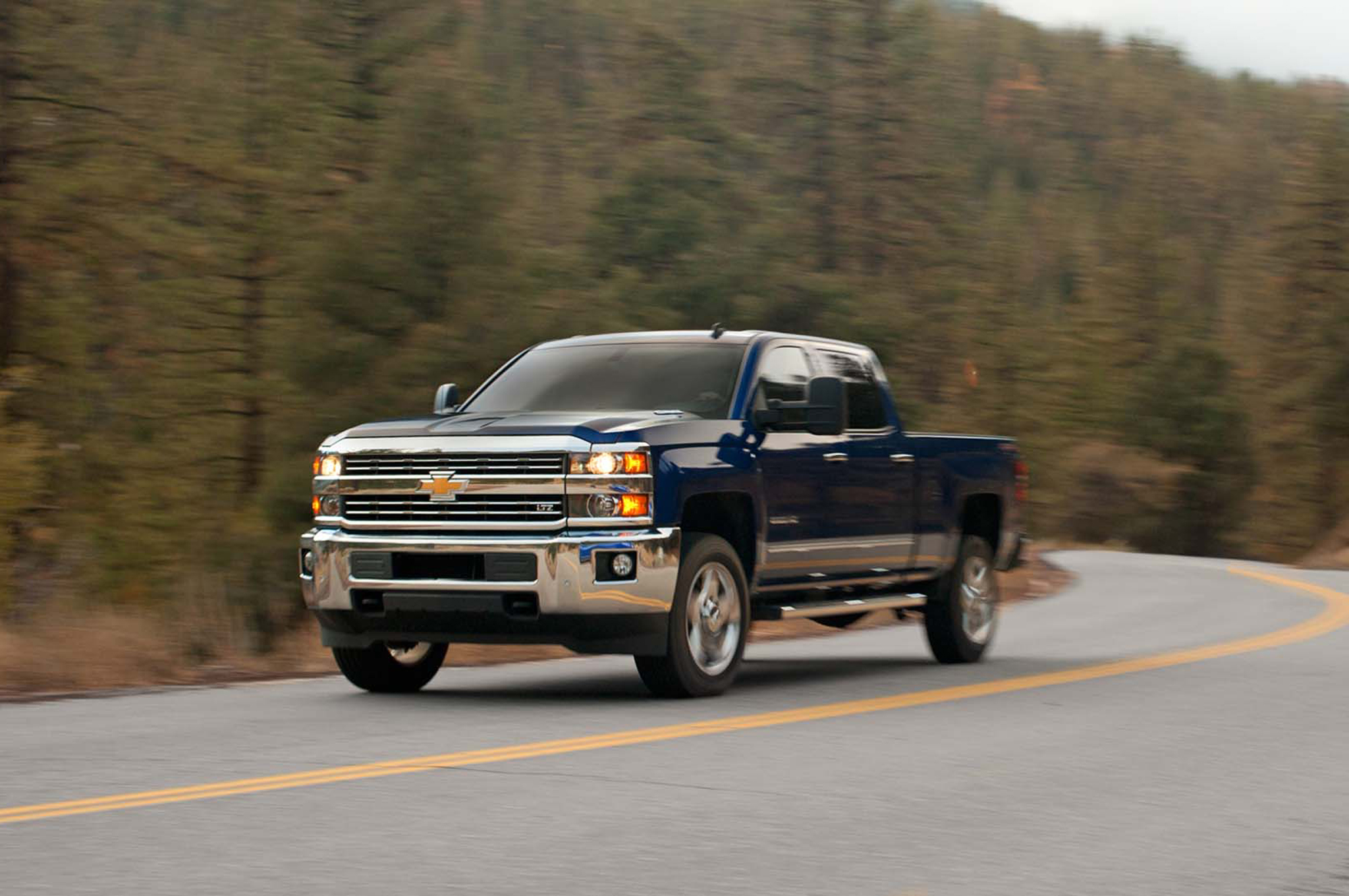 2015 Chevrolet Silverado 2500hd Ltz First Test - 2015 Chevrolet Silverado 2500hd Ltz Wtihe , HD Wallpaper & Backgrounds