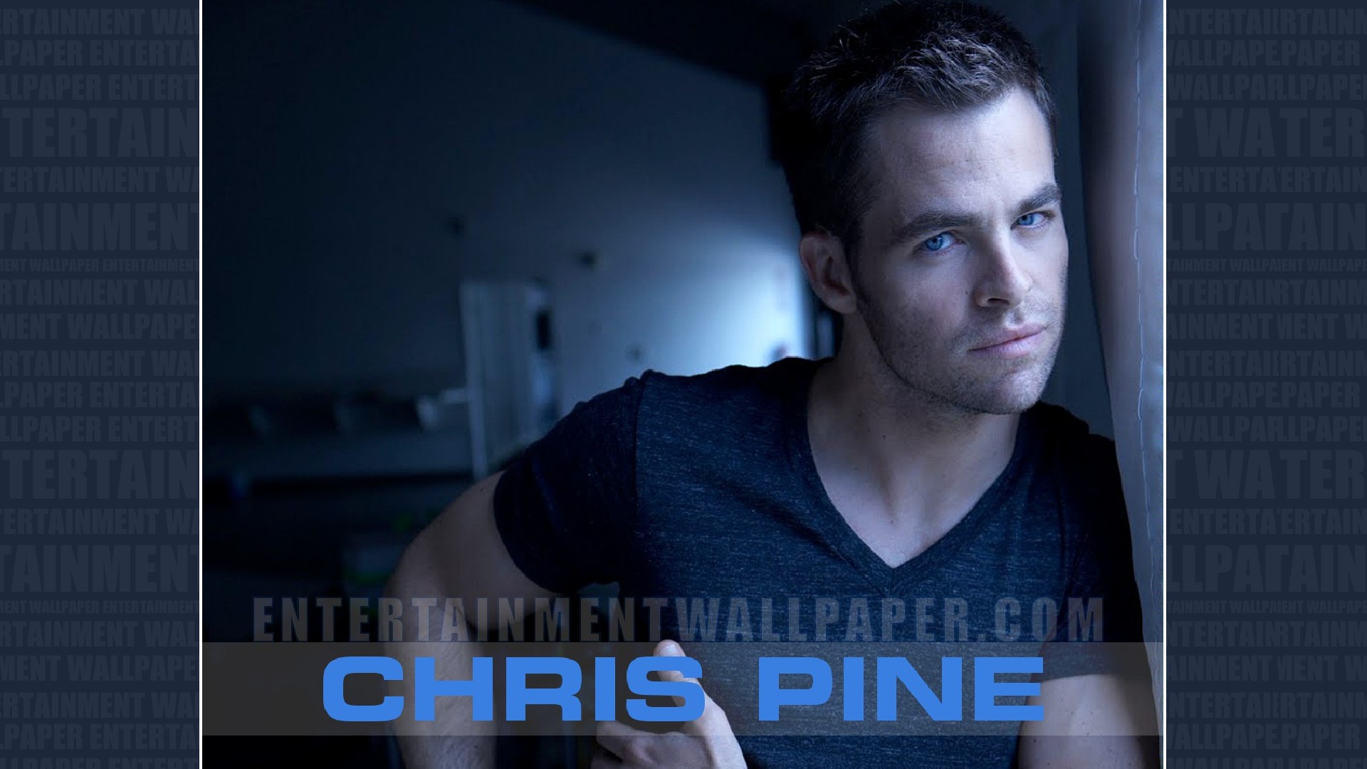 Chris Pine Wallpaper - Photo Caption , HD Wallpaper & Backgrounds