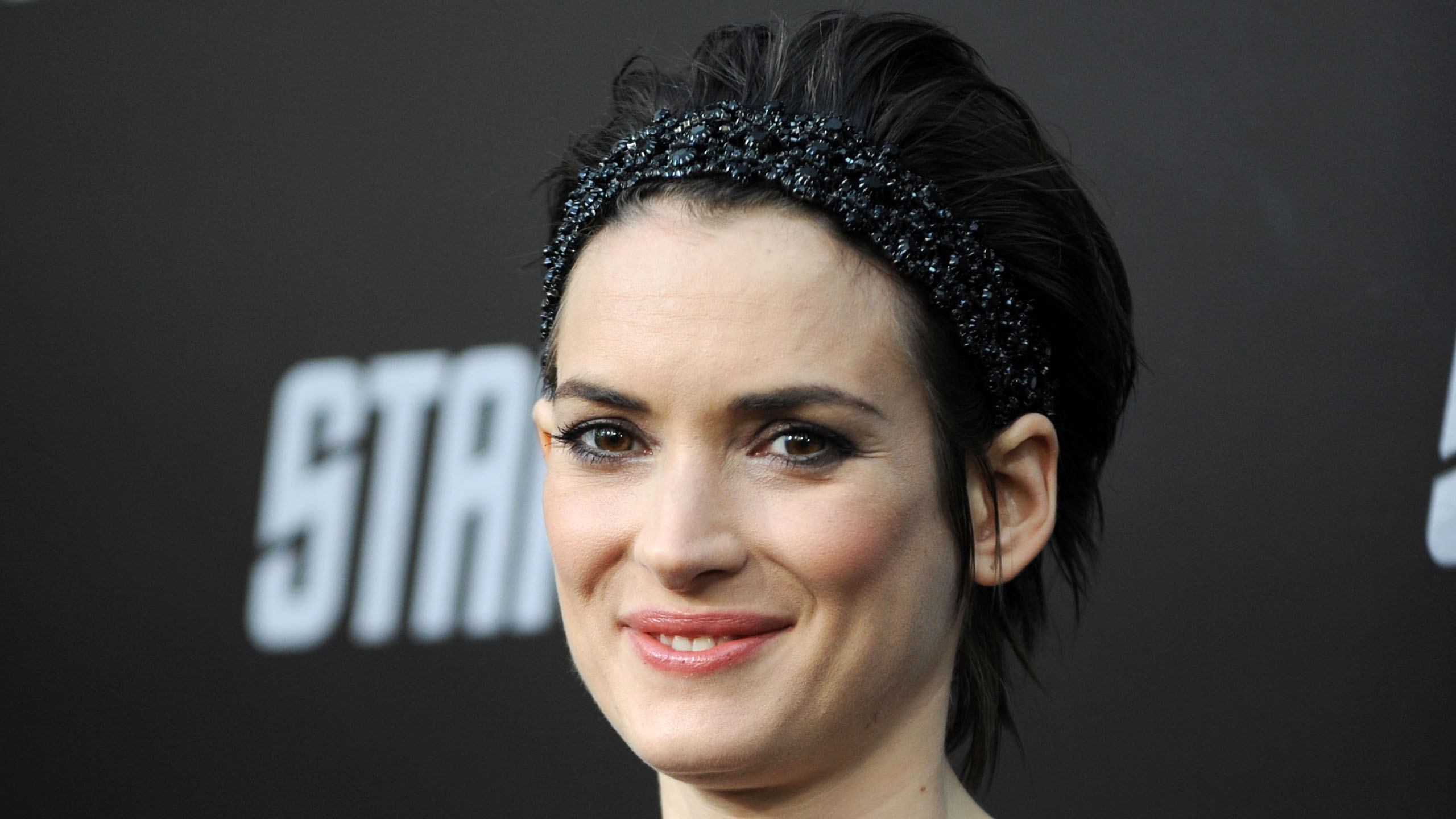 Winona Ryder , HD Wallpaper & Backgrounds