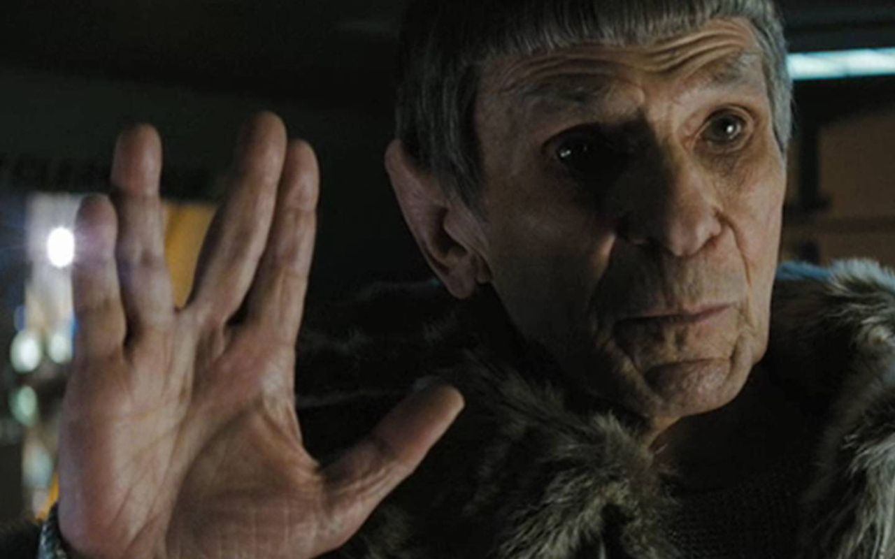 Leonard Nimoy As Spock Wallpaper - Leonard Nimoy Star Trek Into The Darkness , HD Wallpaper & Backgrounds