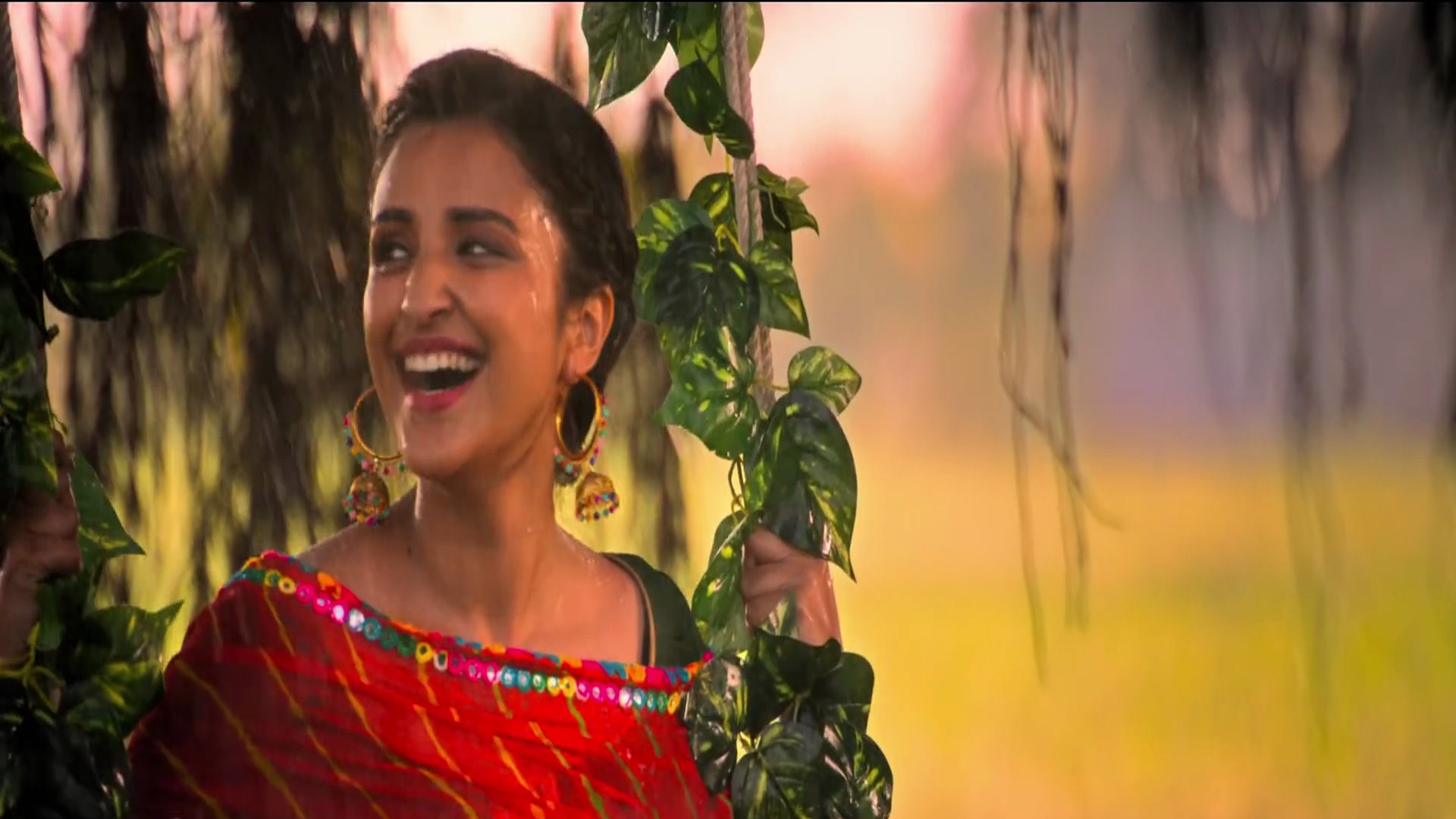 Smile Face Of Actress Parineeti Chopra In Namaste England - Parineeti Chopra Hd Wallpaper Namaste , HD Wallpaper & Backgrounds