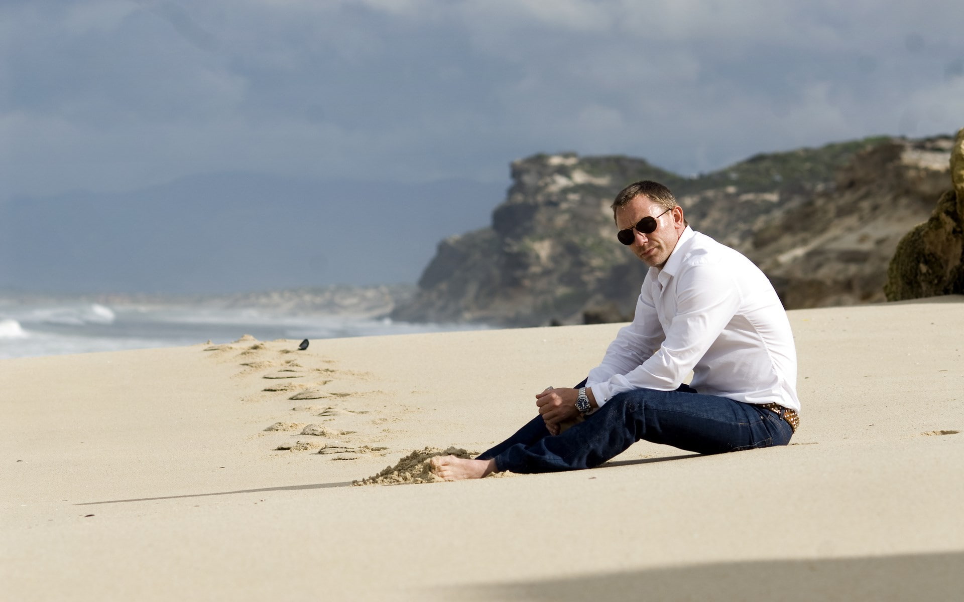 Flashbacks Of A Fool, One Person, Full Length, Beach, - White Shirt Combination Jeans , HD Wallpaper & Backgrounds