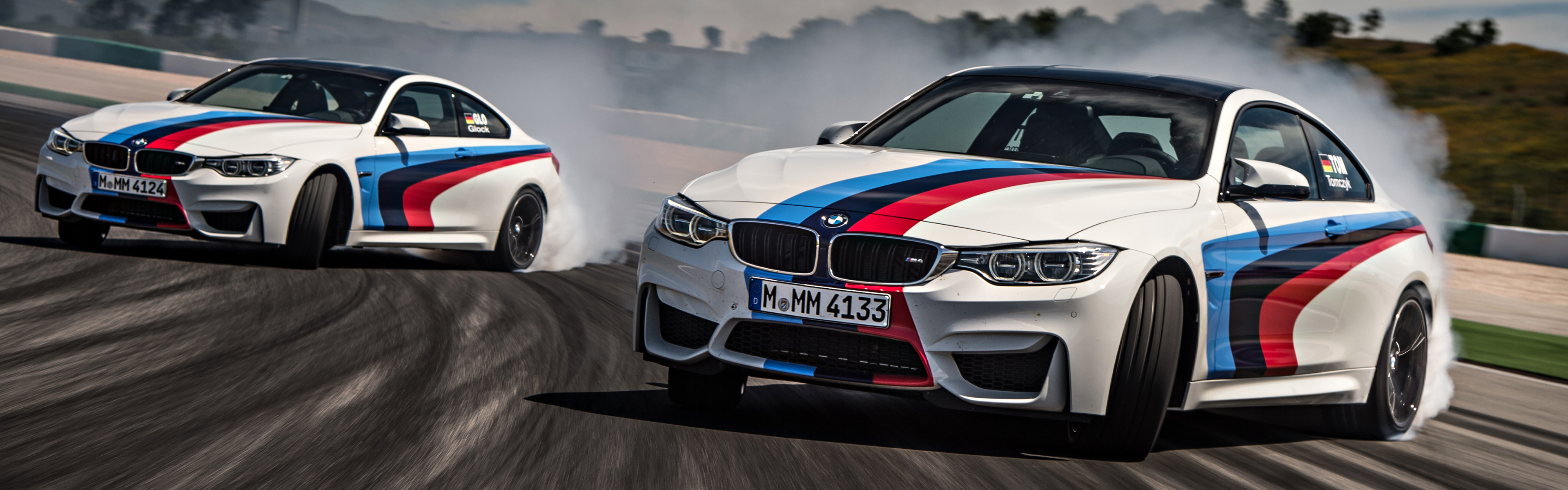 3840X1080 HD Dual Monitor Wallpaper Car