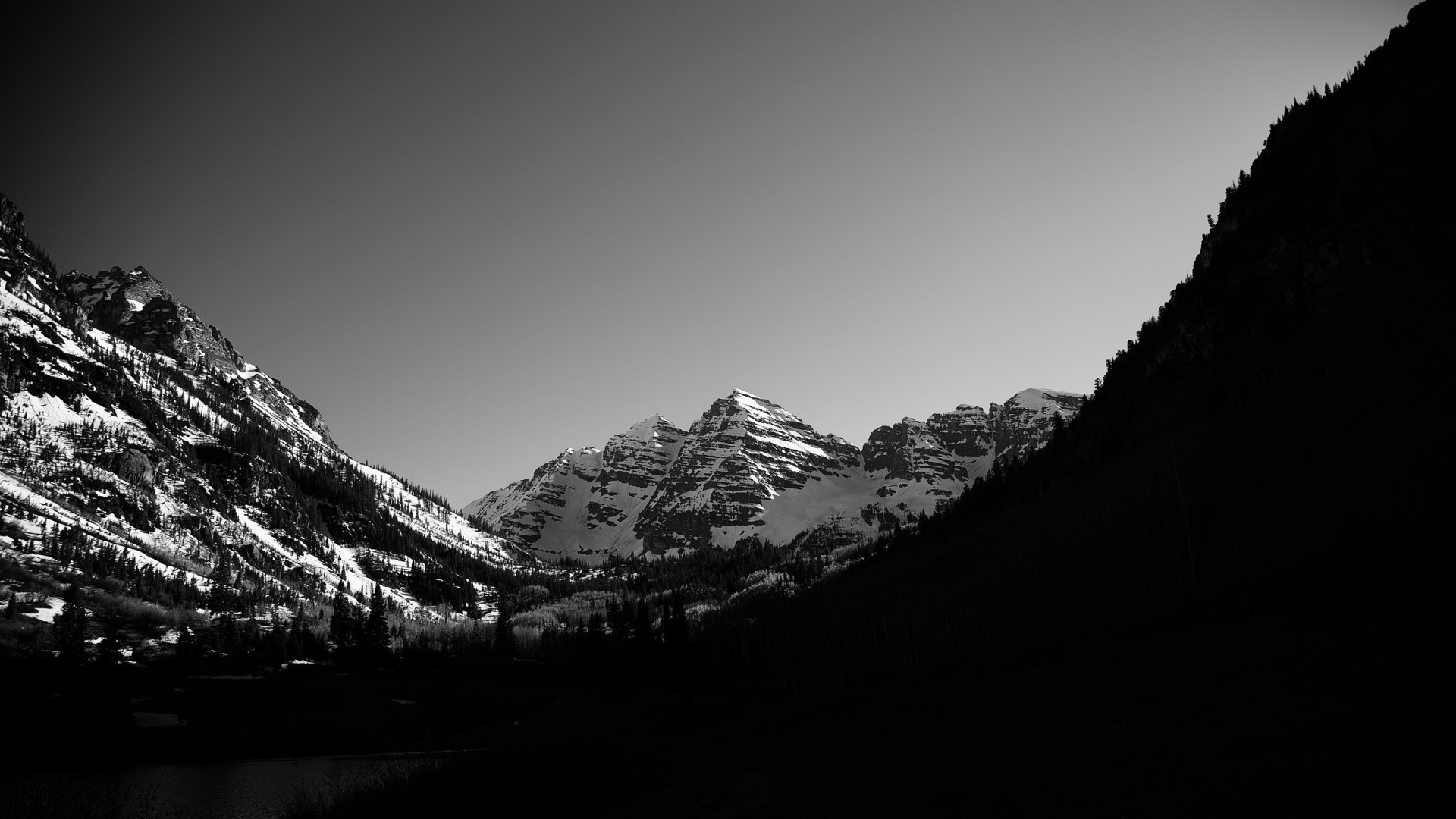 Black And White Nature Photography Wallpaper - Black And White Mountain , HD Wallpaper & Backgrounds