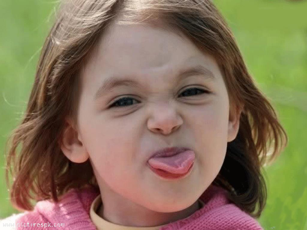 Smilling Baby Girl Wallpaper Download - Little Girl With Tongue Sticking Out , HD Wallpaper & Backgrounds