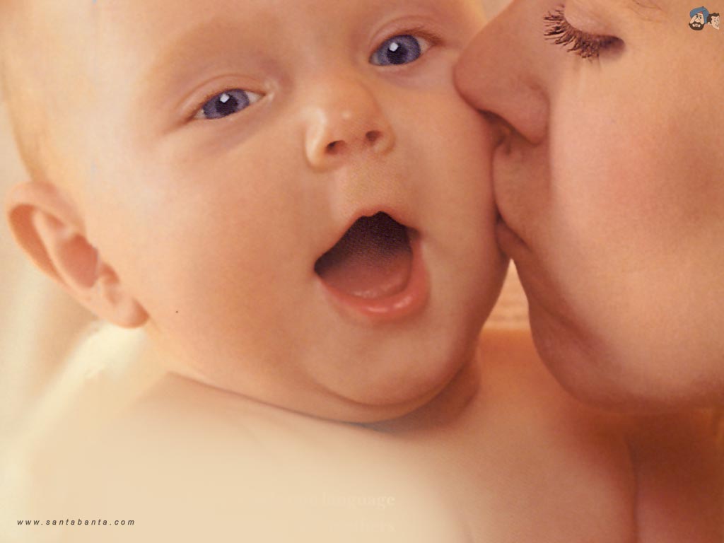 Baby Wallpaper - Cute Baby Kissing Mom , HD Wallpaper & Backgrounds