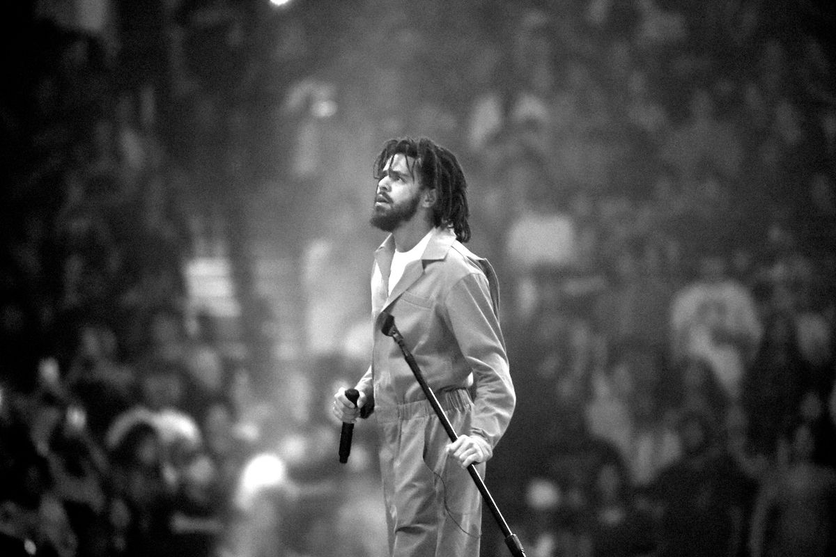 J Cole Cole Breaks Apple Music'first Day Streaming - J Cole Wallpaper 2018 , HD Wallpaper & Backgrounds