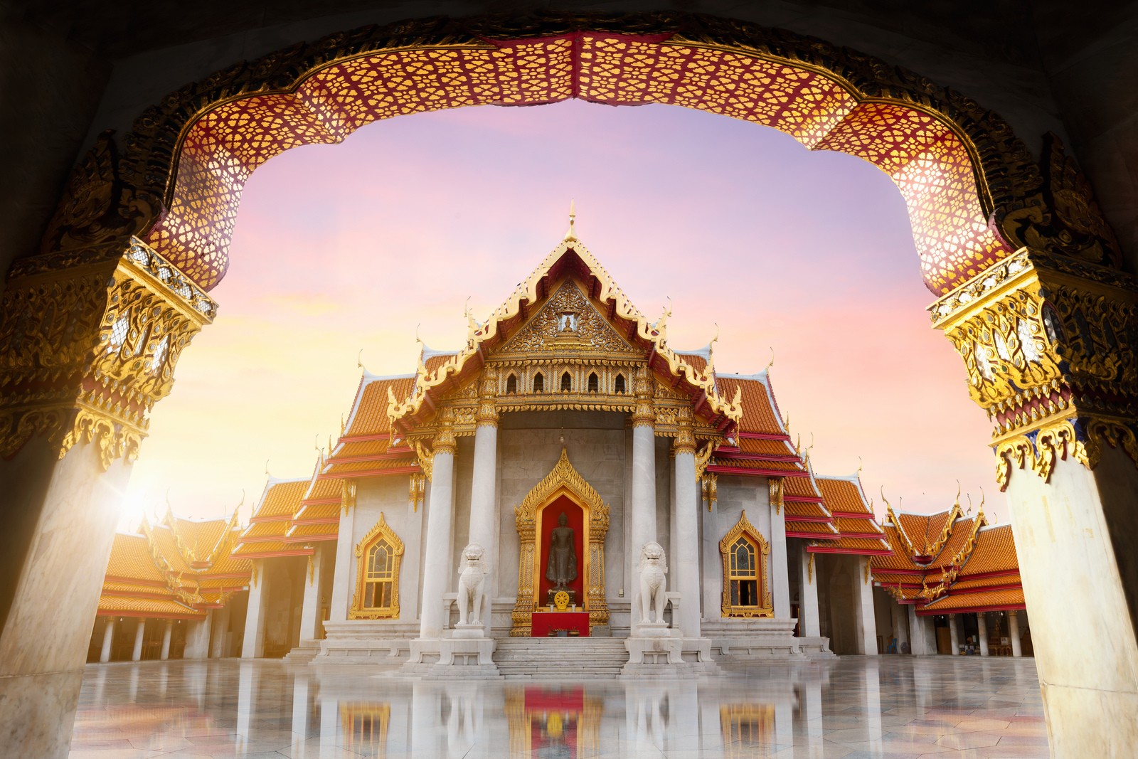 #gold, #lion, #sky, #pillar, #asian Architecture, - Buddhism , HD Wallpaper & Backgrounds