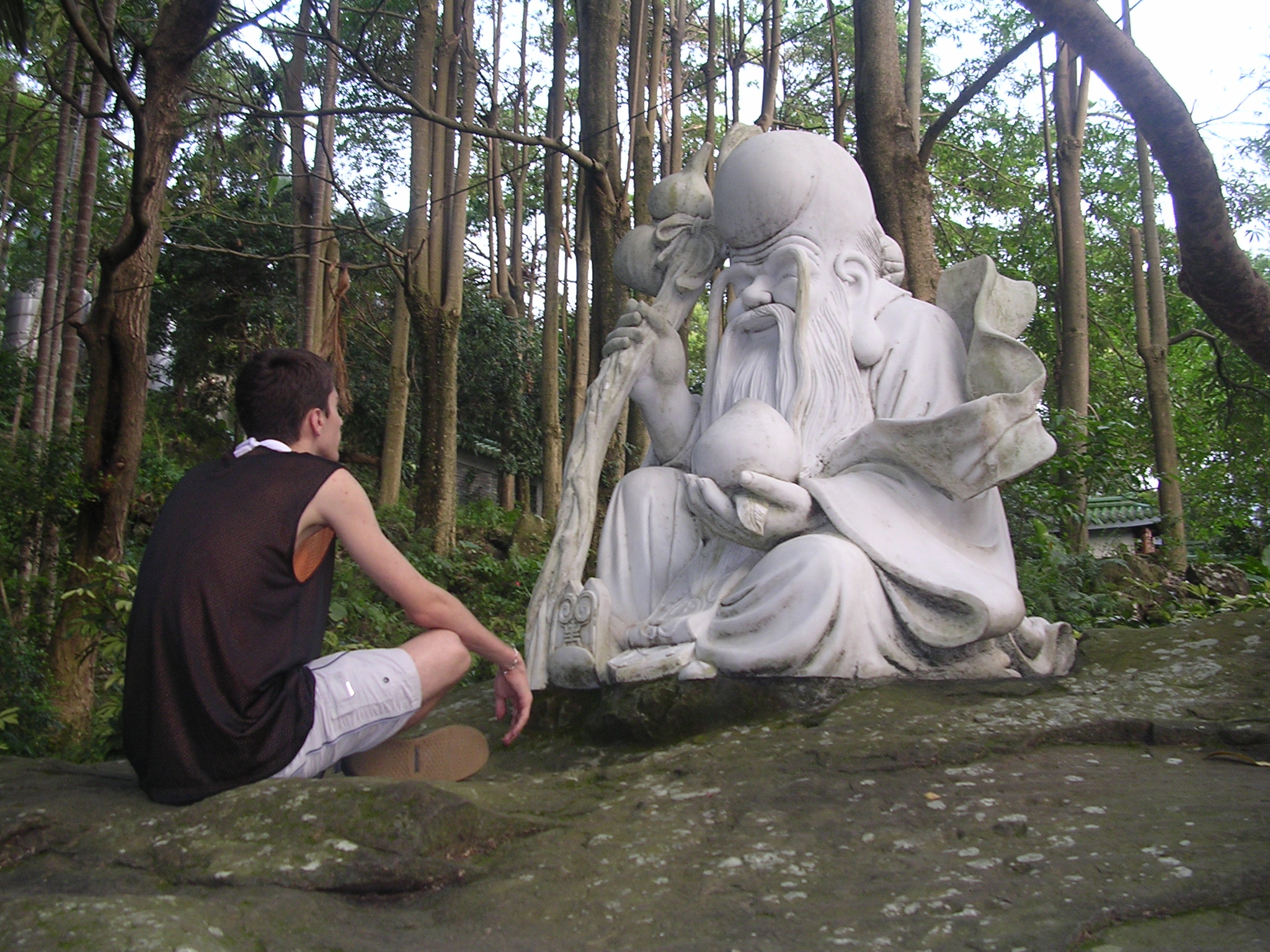 Taiwanese Temple , Meditation With Statue , HD Wallpaper & Backgrounds