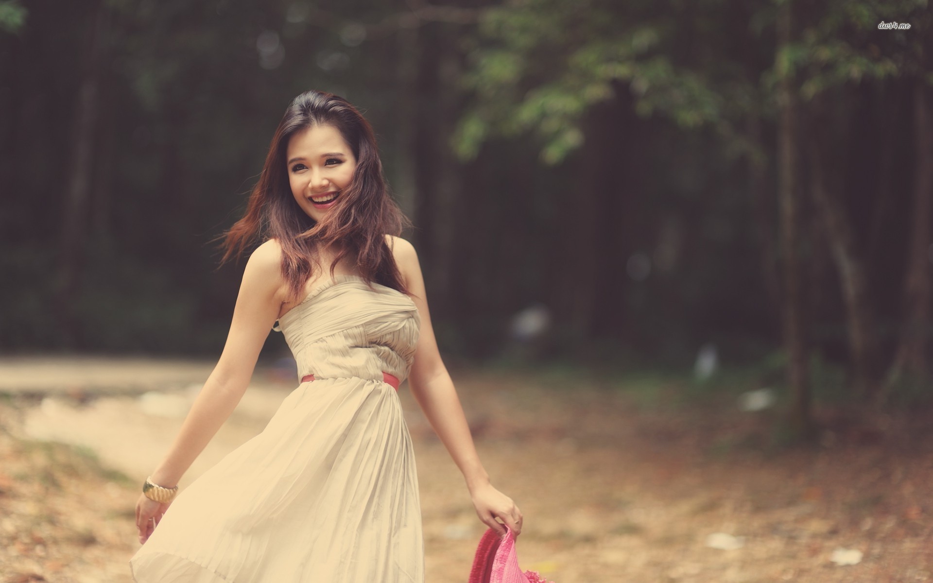 Happy Girl In A Summer Dress Wallpaper - Girl Happy , HD Wallpaper & Backgrounds