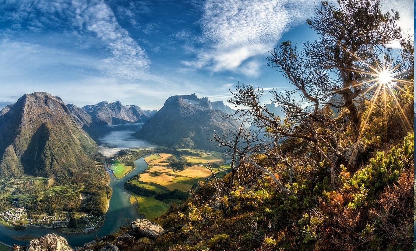 Cityscape, Sun Rays, Valley, Trees, Mountain, River, - Mountain River Sun And Tree , HD Wallpaper & Backgrounds