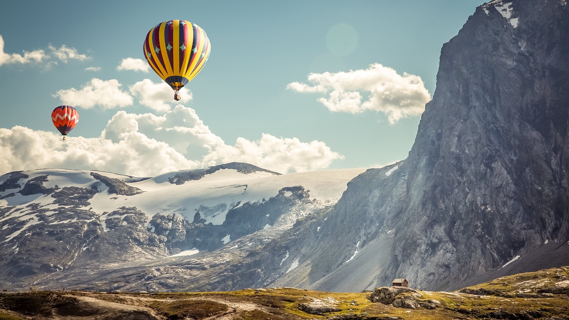 Hot Air Balloons, Clouds, Snow, Cliff, Nature, Black, - Hot Air Balloon In The Mountains , HD Wallpaper & Backgrounds