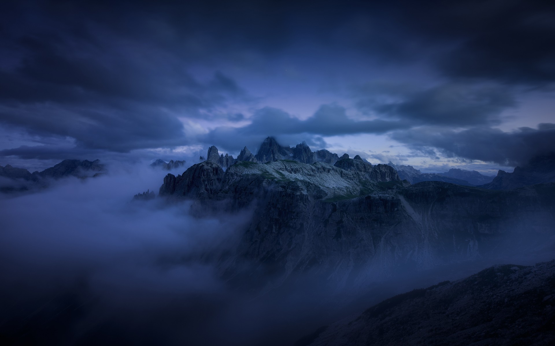 Mountain, Evening, Fog, Cliff, Dark Clouds - Hd , HD Wallpaper & Backgrounds