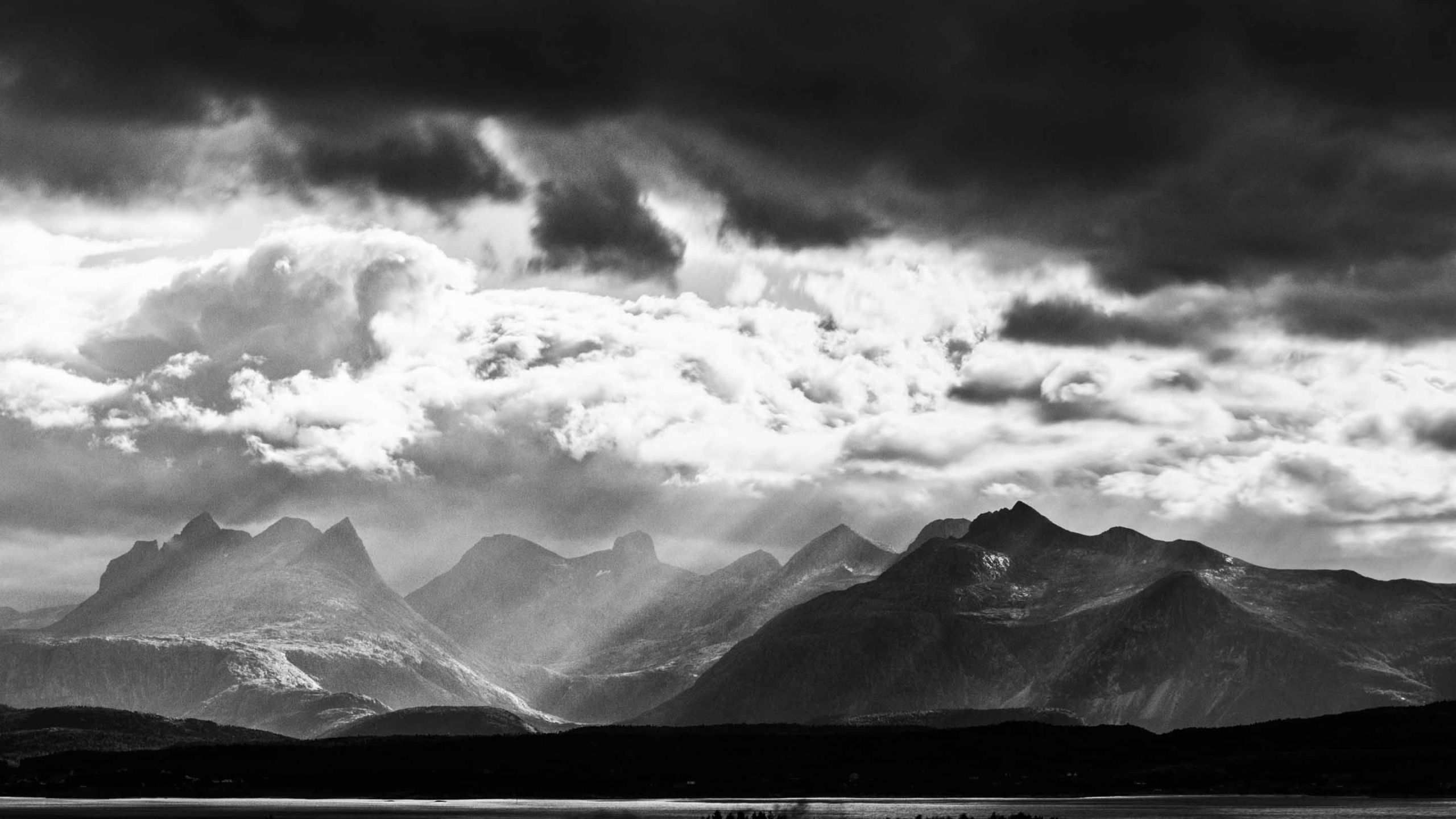 Imac Wallpaper - Mountains Black And White , HD Wallpaper & Backgrounds