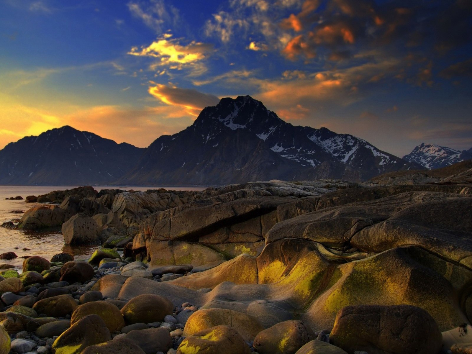 River Mountain Dark Stone Green Mountains Hd Wallpapers - Dark Mountain Image Hd , HD Wallpaper & Backgrounds