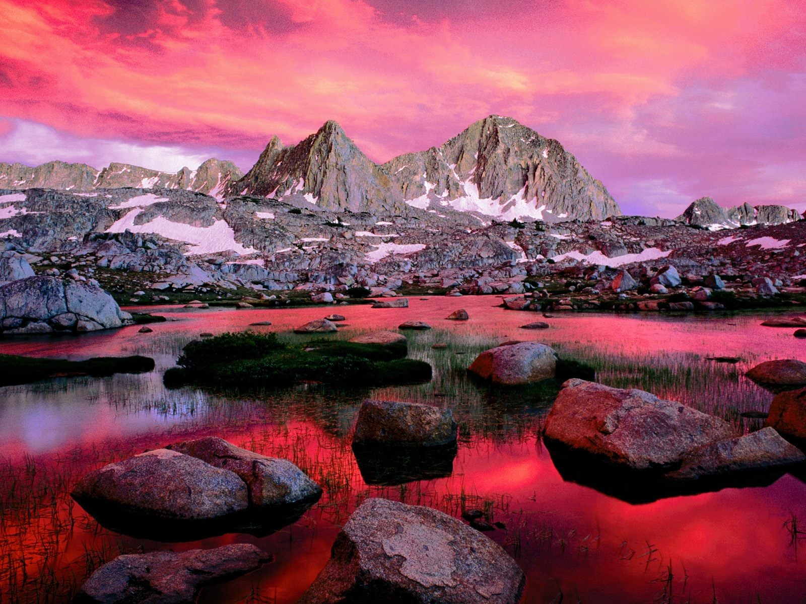 River Sunset Pink Mountain Nature Rocks Creek Water - Nice Wallpaper Beautiful , HD Wallpaper & Backgrounds