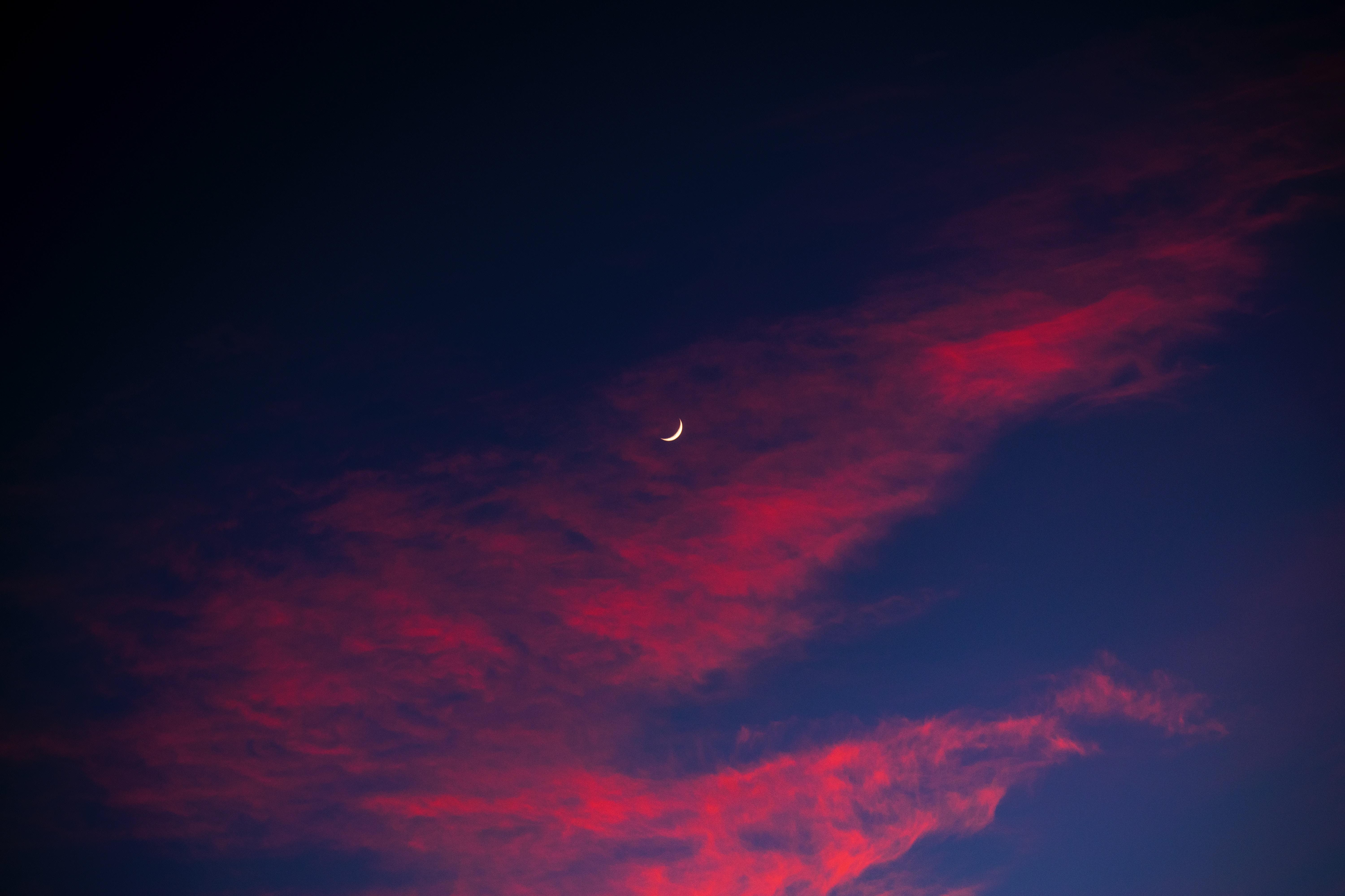 Crescent, Moon, Sky, Clouds, Night - Crescent Moon Uhd , HD Wallpaper & Backgrounds