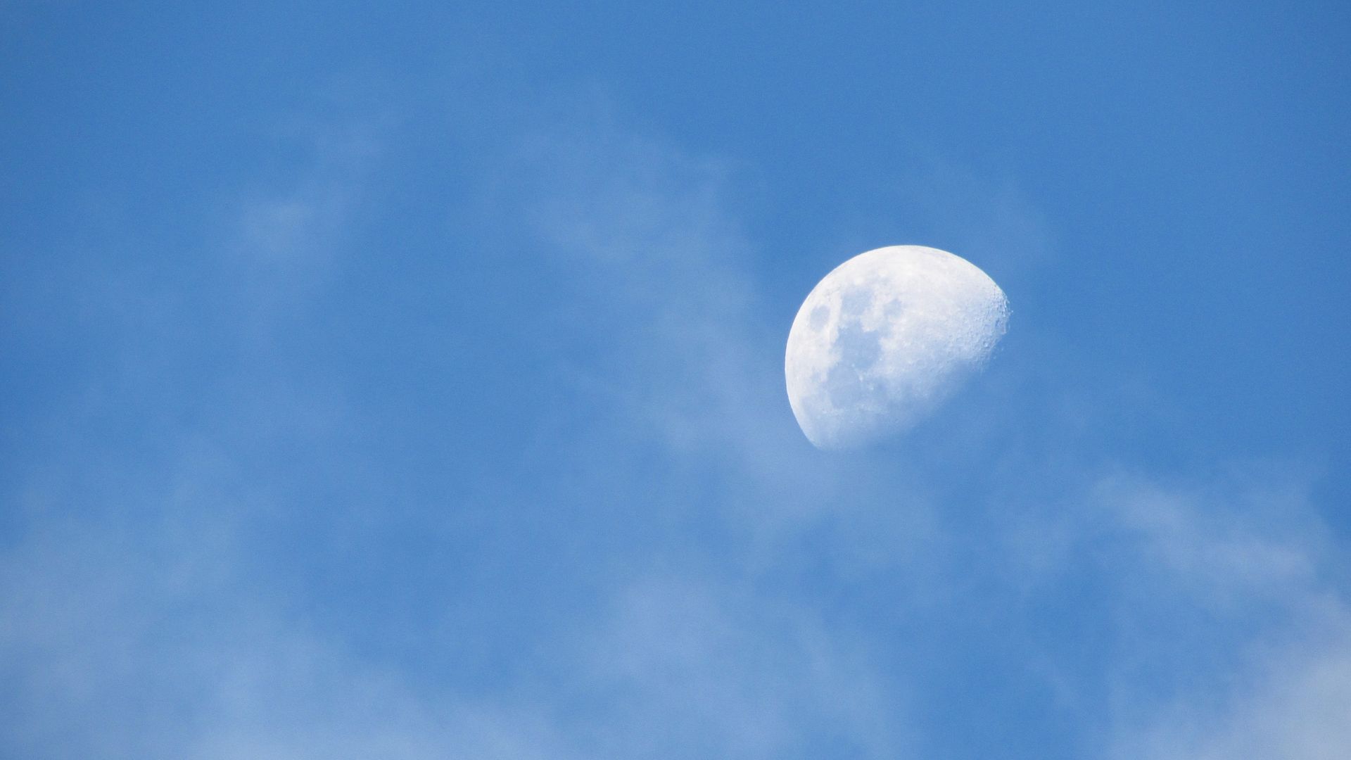 Moon Sky Blue Wallpaper - Moon Daytime High Res , HD Wallpaper & Backgrounds