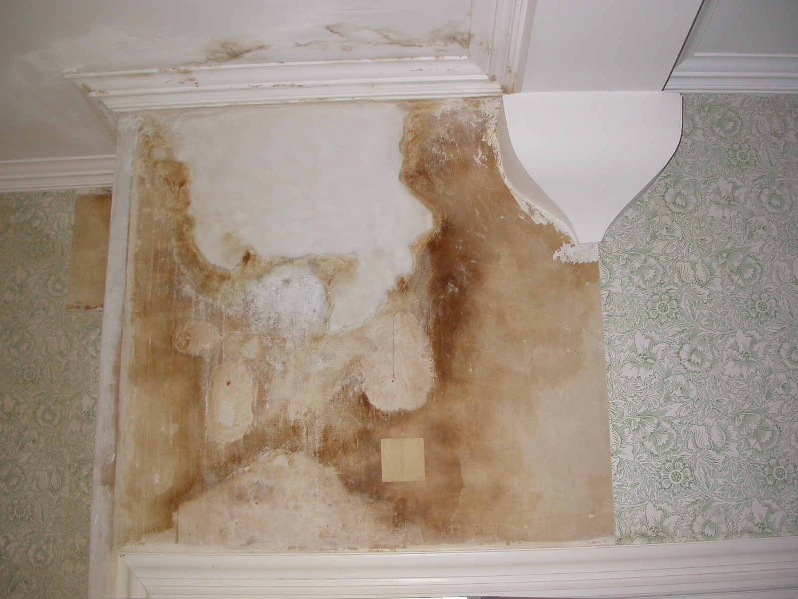 The Water Stain Behind The Wallpaper In The South Spare - Floor , HD Wallpaper & Backgrounds