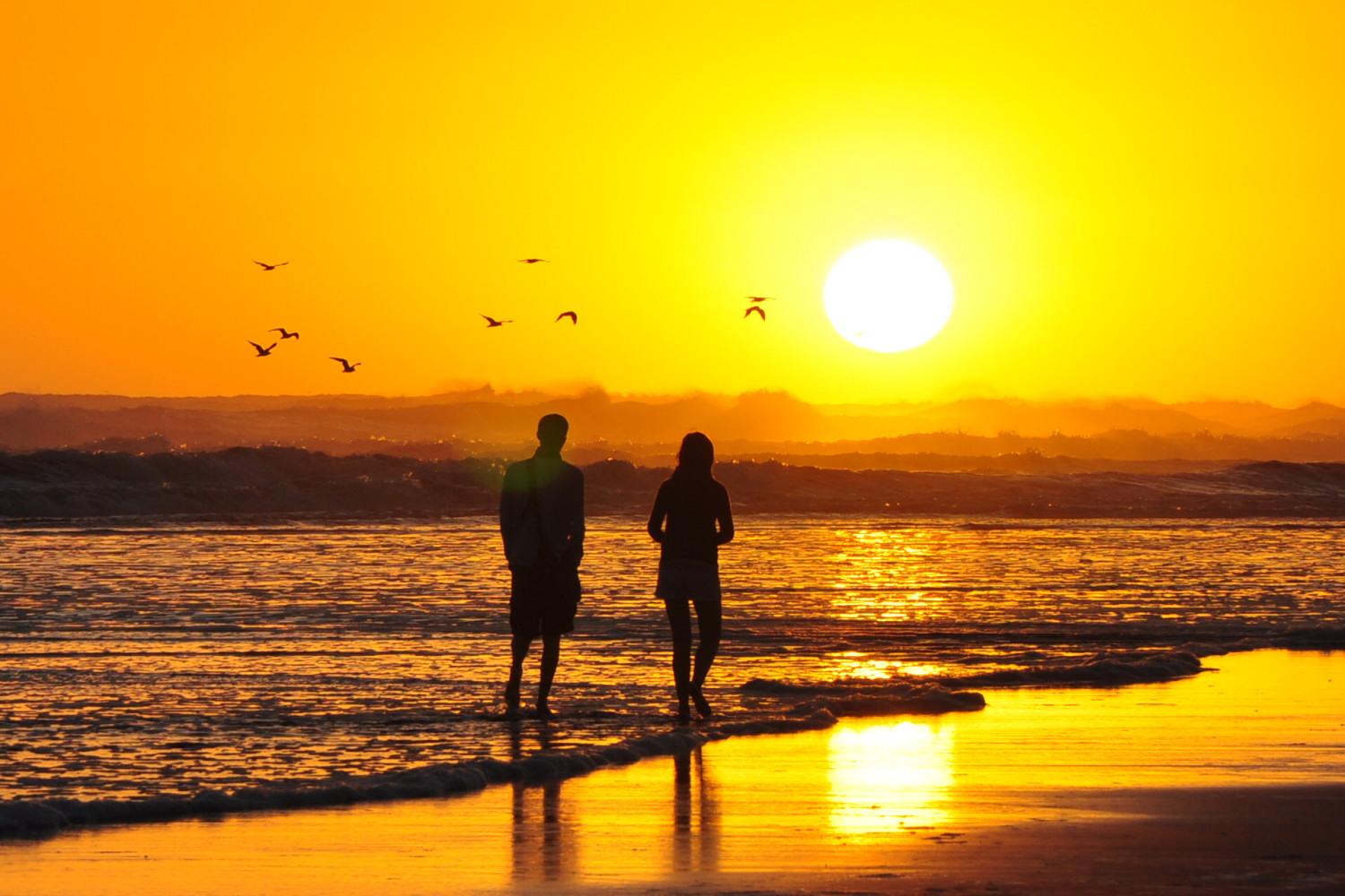 Sunset Wallpapers Hd A29 - Sunset Couple Hd , HD Wallpaper & Backgrounds