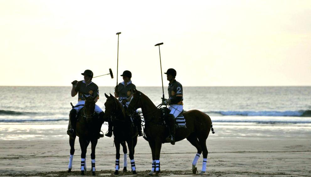 Equestrian Wallpaper Equestrian Wallpaper Horse Polo - Polo On The Beach , HD Wallpaper & Backgrounds