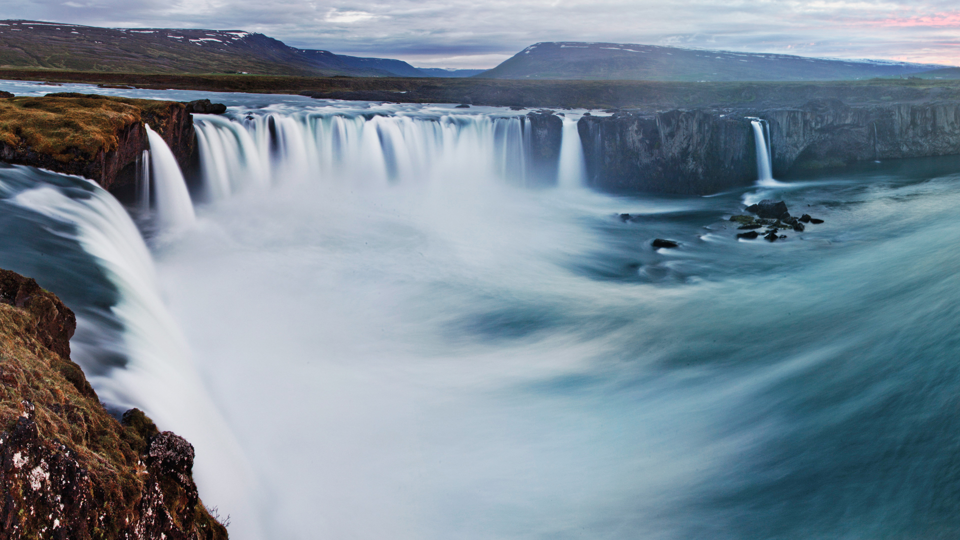 Waterfalls Hd Wallpaper - Waterfall , HD Wallpaper & Backgrounds