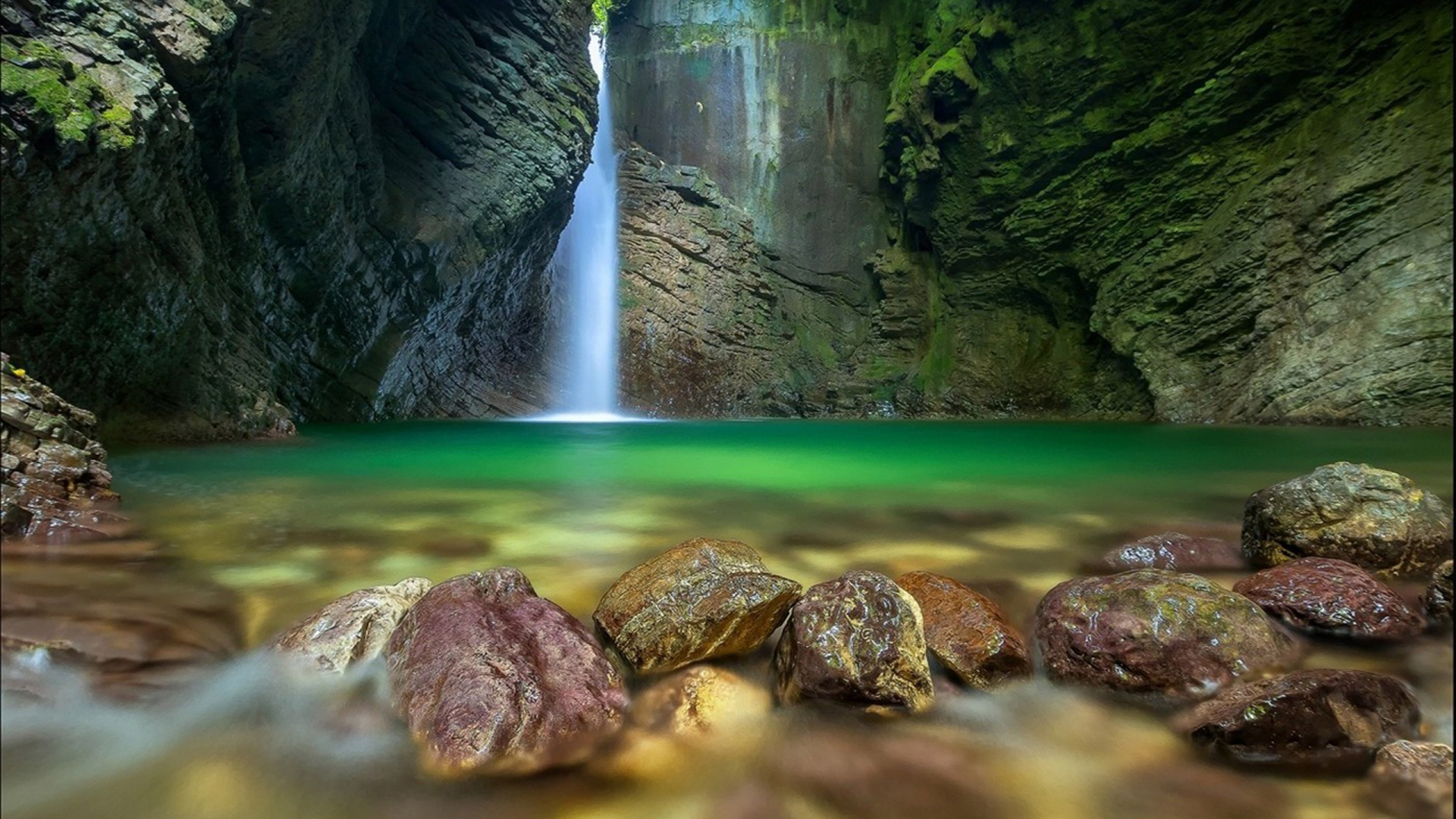Stream, Rock, Vegetation, Water, Waterfall Wallpaper - Pond Natural Hd , HD Wallpaper & Backgrounds