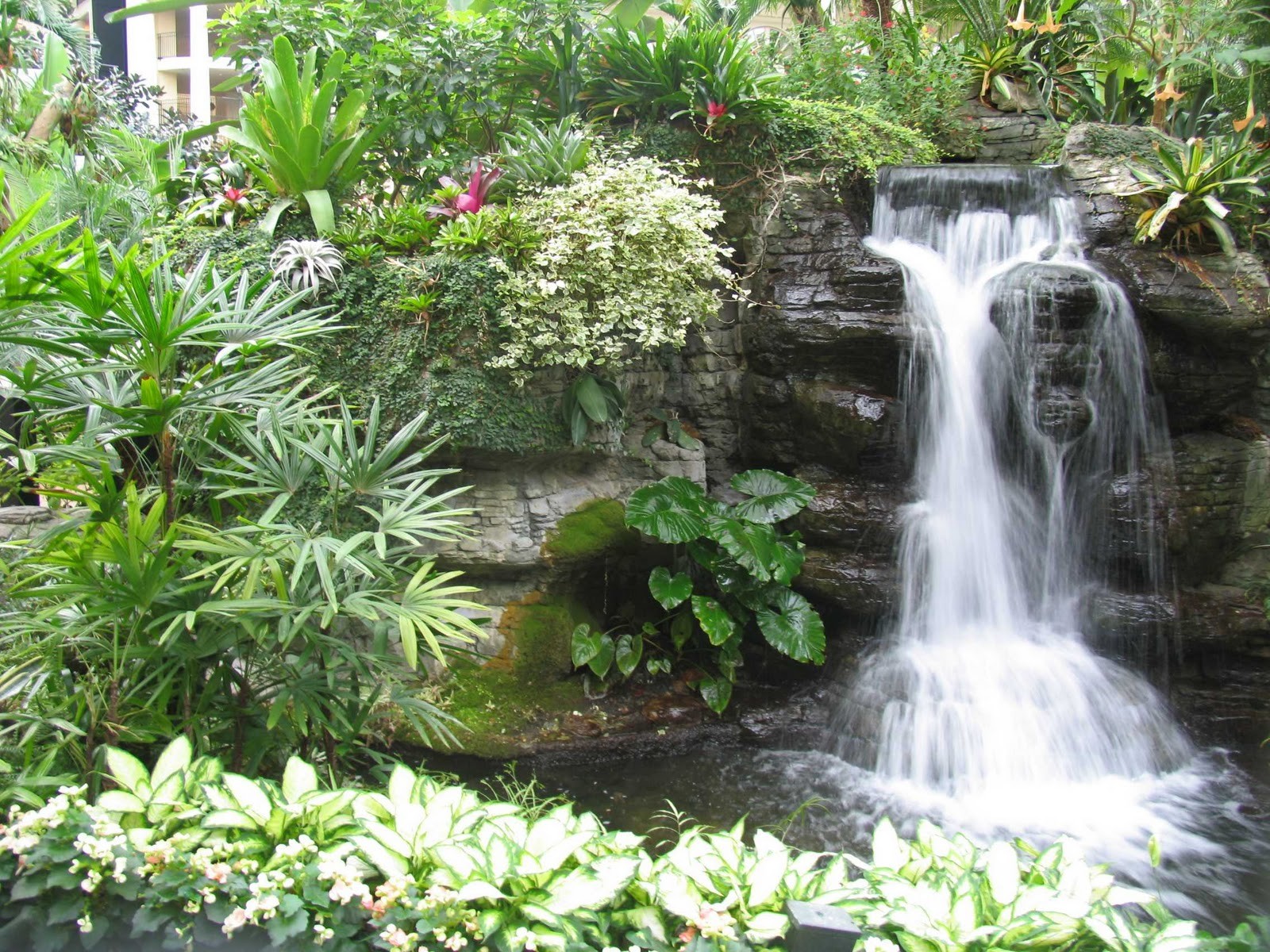 - Hd - Waterfalls In Gardens , HD Wallpaper & Backgrounds