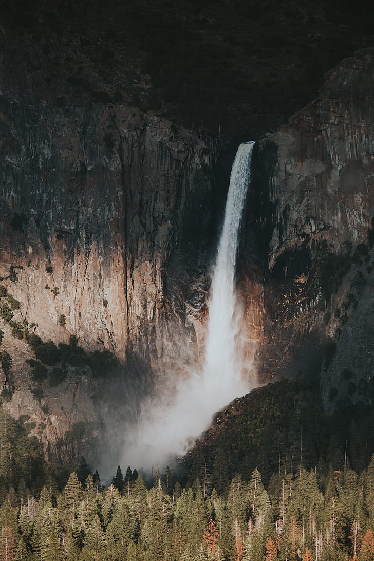 Yosemite Falls, Waterfall Near Pine Trees At Daytime, - Yosemite National Park, Yosemite Valley , HD Wallpaper & Backgrounds