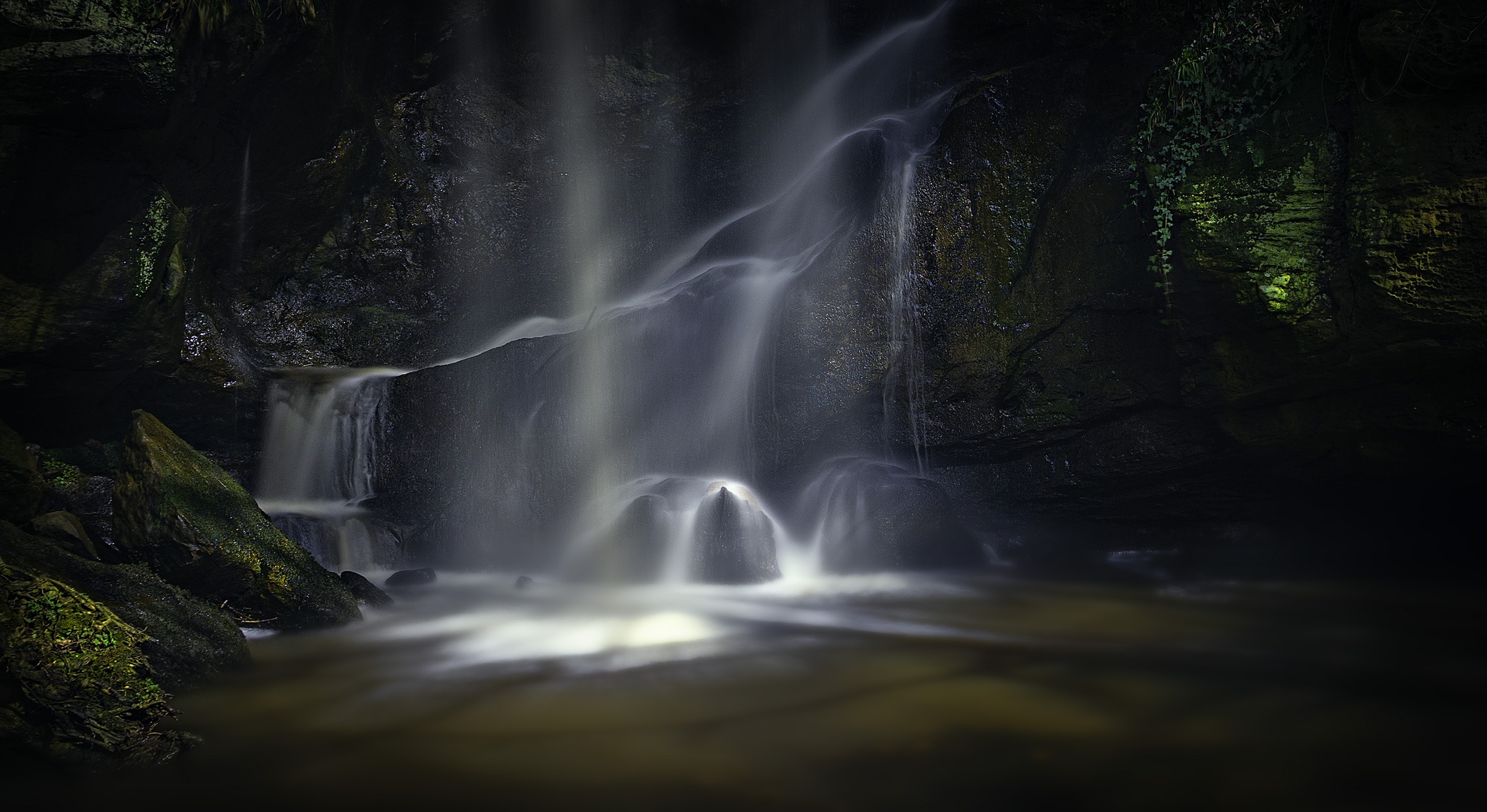 Similar Photos - Waterfall , HD Wallpaper & Backgrounds