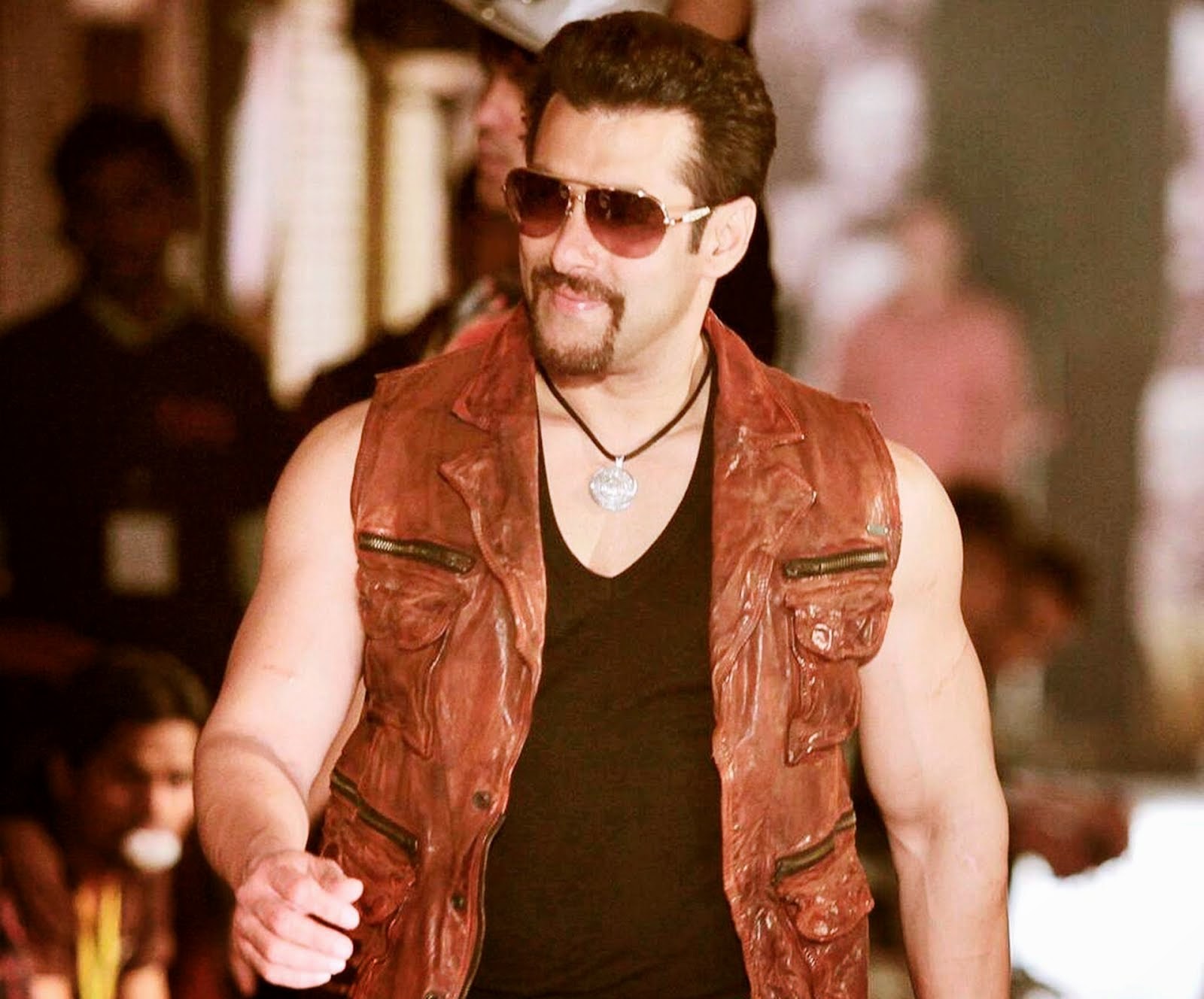 Salman Khan Bodybuilding In Gym Body Building And Workout - Salman Khan In Kick Movie , HD Wallpaper & Backgrounds