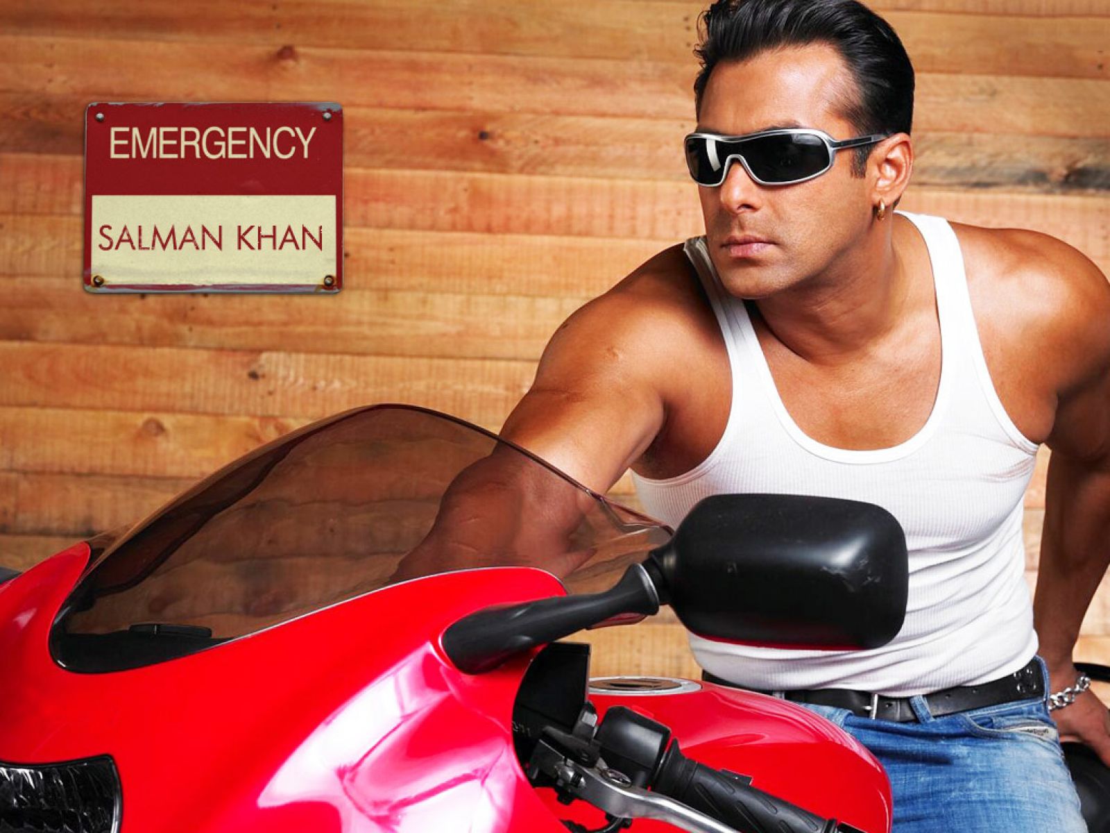 Salman Khan And His New Bike - Salman Khan Hd Wallpaper For Mobile , HD Wallpaper & Backgrounds