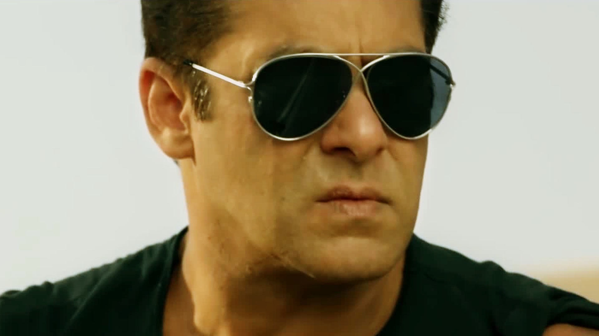 Salman Khan Race 3 Desktop Hd Wallpaper - Race 3 Salman Khan Goggles , HD Wallpaper & Backgrounds