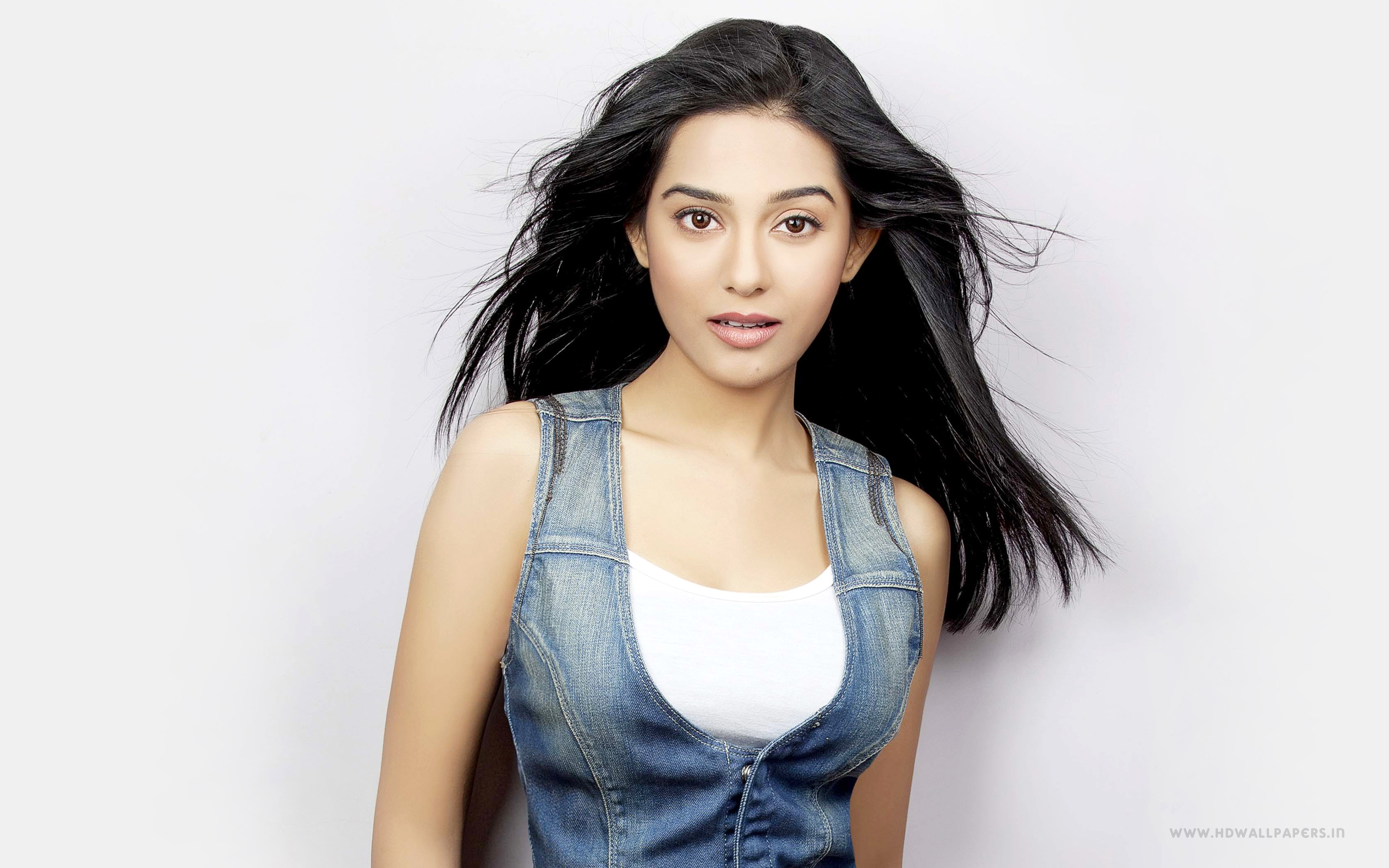 Amrita Rao Wallpaper - Top 5 Bollywood Actress 2018 , HD Wallpaper & Backgrounds