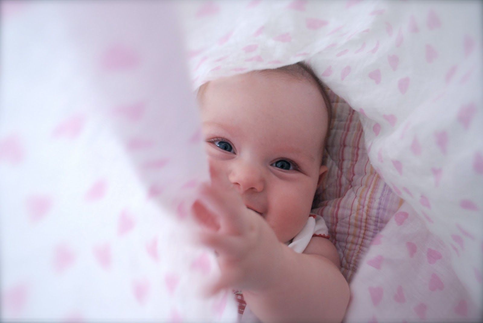 Cute Newborn Baby Boy Wallpaper Free Amazing Desktop - Cute New Born Baby , HD Wallpaper & Backgrounds