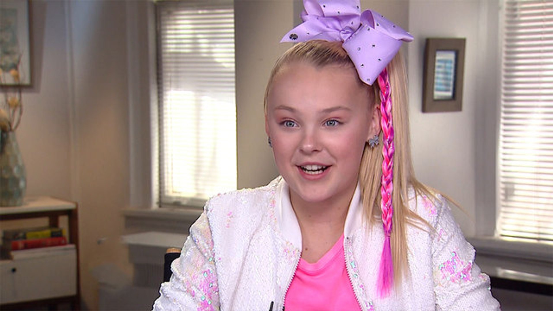 Jojo Siwa Dishes On 'my World' Special And Hosting - Jojo Siwa Nickelodeon Art , HD Wallpaper & Backgrounds