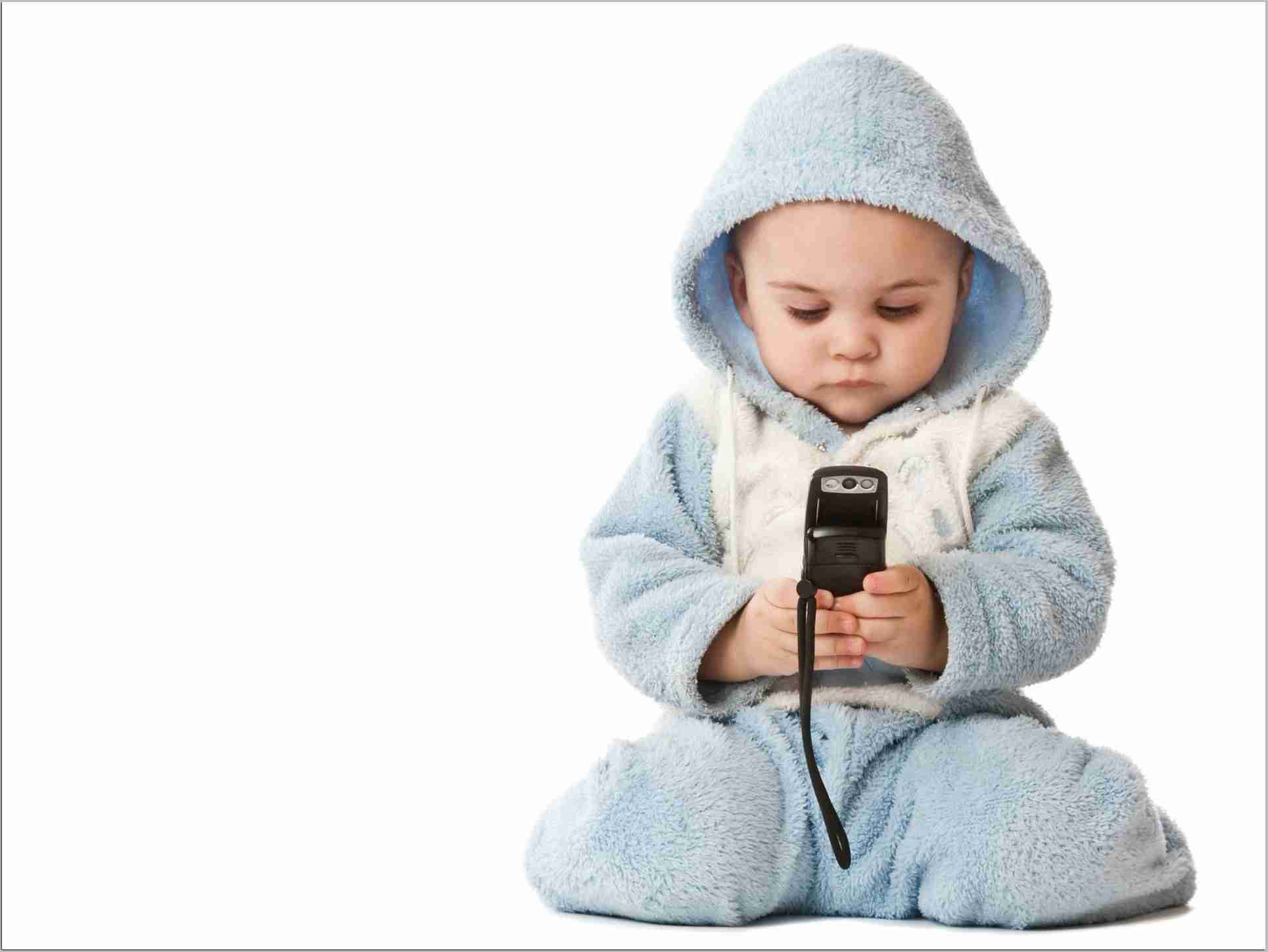 Cute Boy Wallpaper Cute Baby Boys Hd Wallpapers Baby - Usages Of Mobile Phones And Internet , HD Wallpaper & Backgrounds