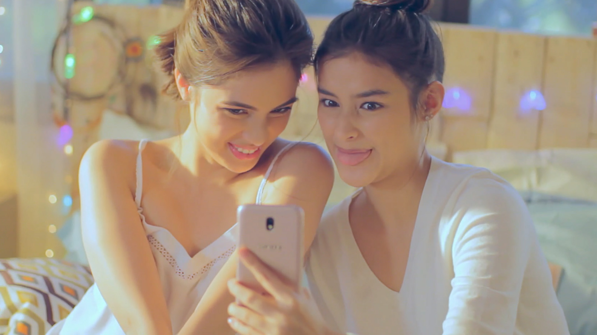 Even With Their Busy Schedules, Liza Soberano And Michelle - Liza Soberano And Michelle Vito , HD Wallpaper & Backgrounds