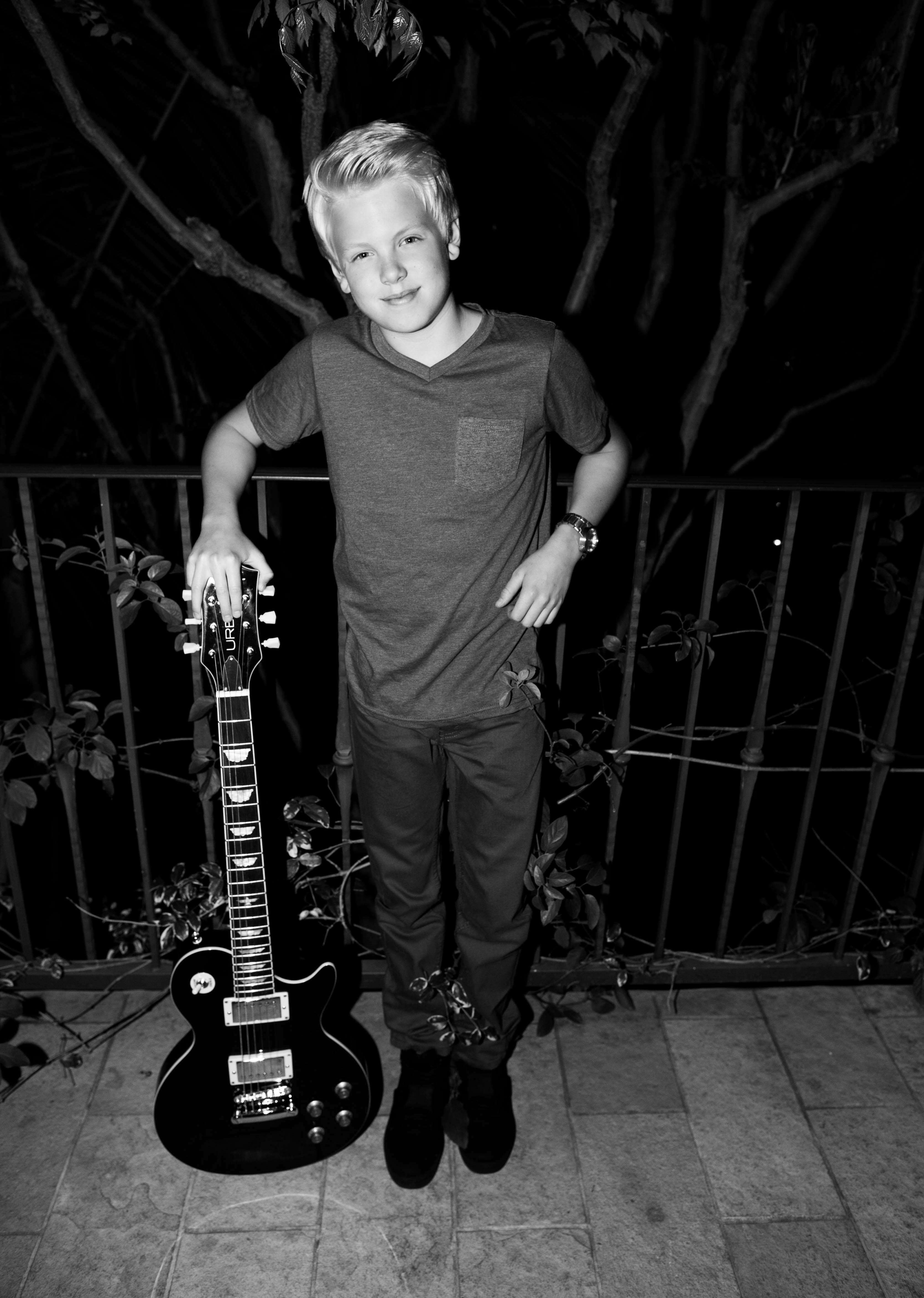 Carson Lueders Wallpaper - Carson Lueders Black And White , HD Wallpaper & Backgrounds