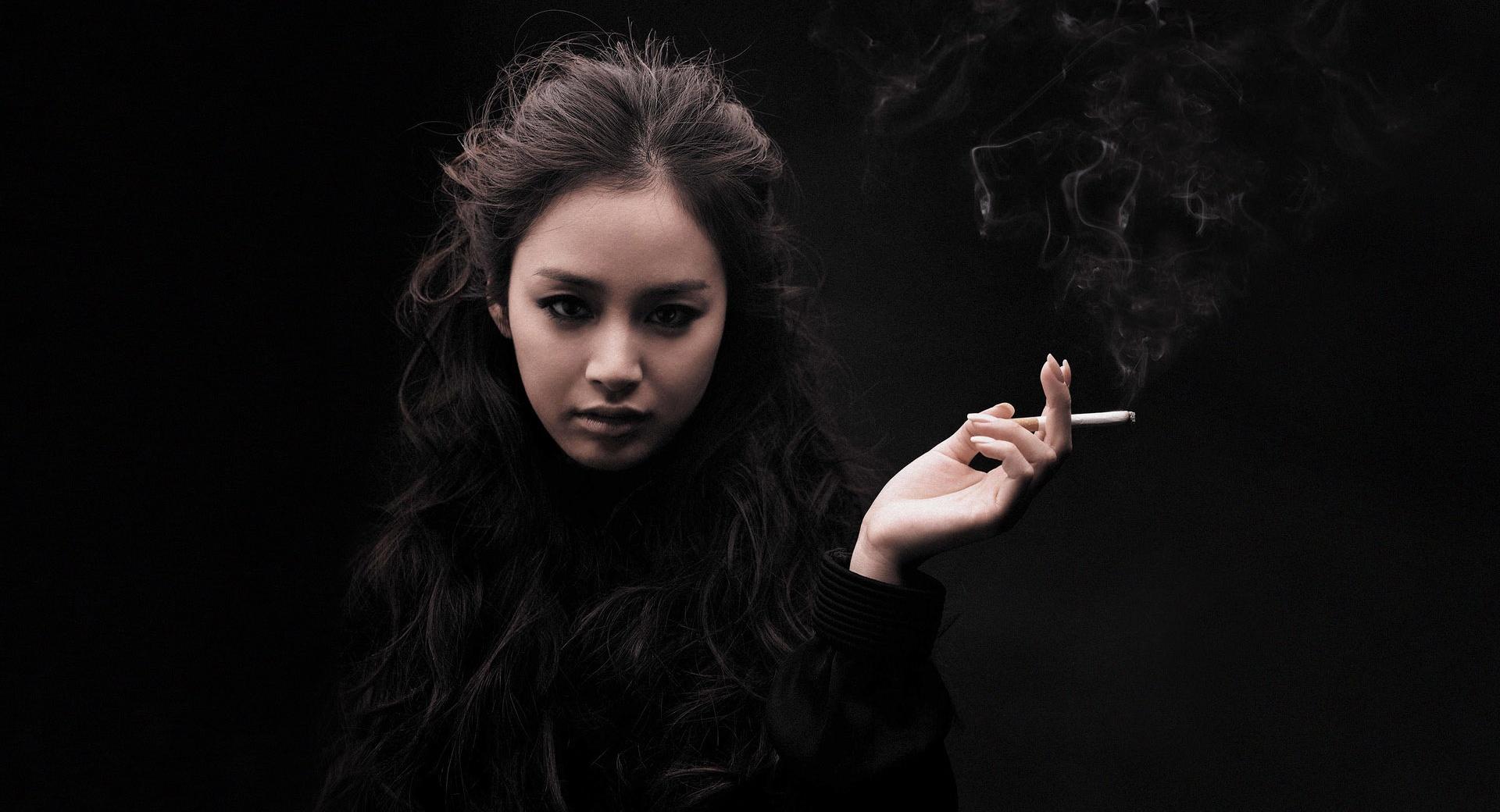 Kim Tae Hee Smoking Wallpapers Hd Quality - Kim Tae Hee , HD Wallpaper & Backgrounds
