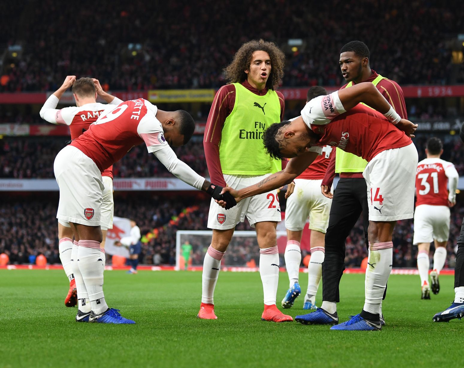 The Best Photos As Arsenal Beat Rivals Tottenham In - Aubameyang And Lacazette Handshake Celebration , HD Wallpaper & Backgrounds