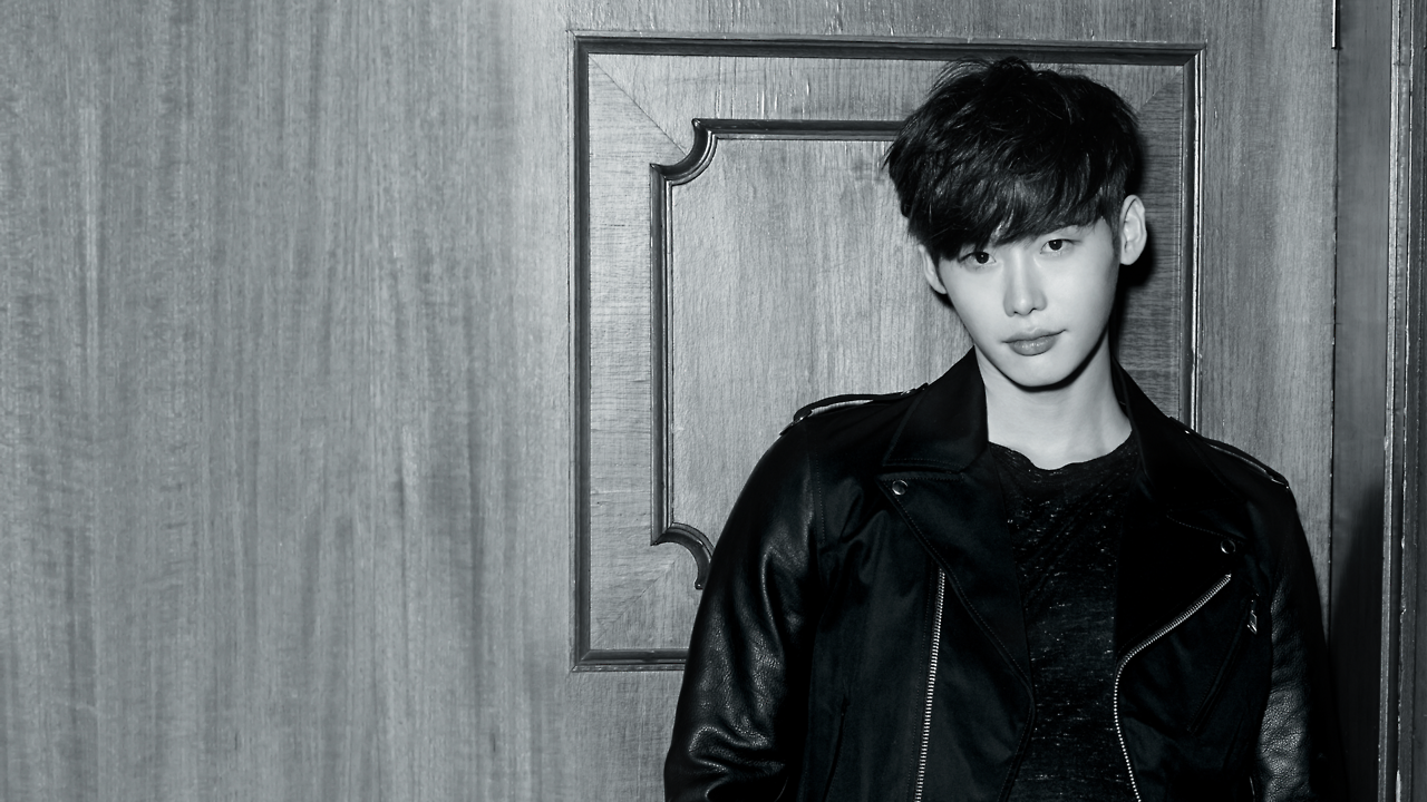 Lee Jong Suk Wallpaper Possibly With A Well Dressed - Lee Jong Suk Wallpaper Hd , HD Wallpaper & Backgrounds