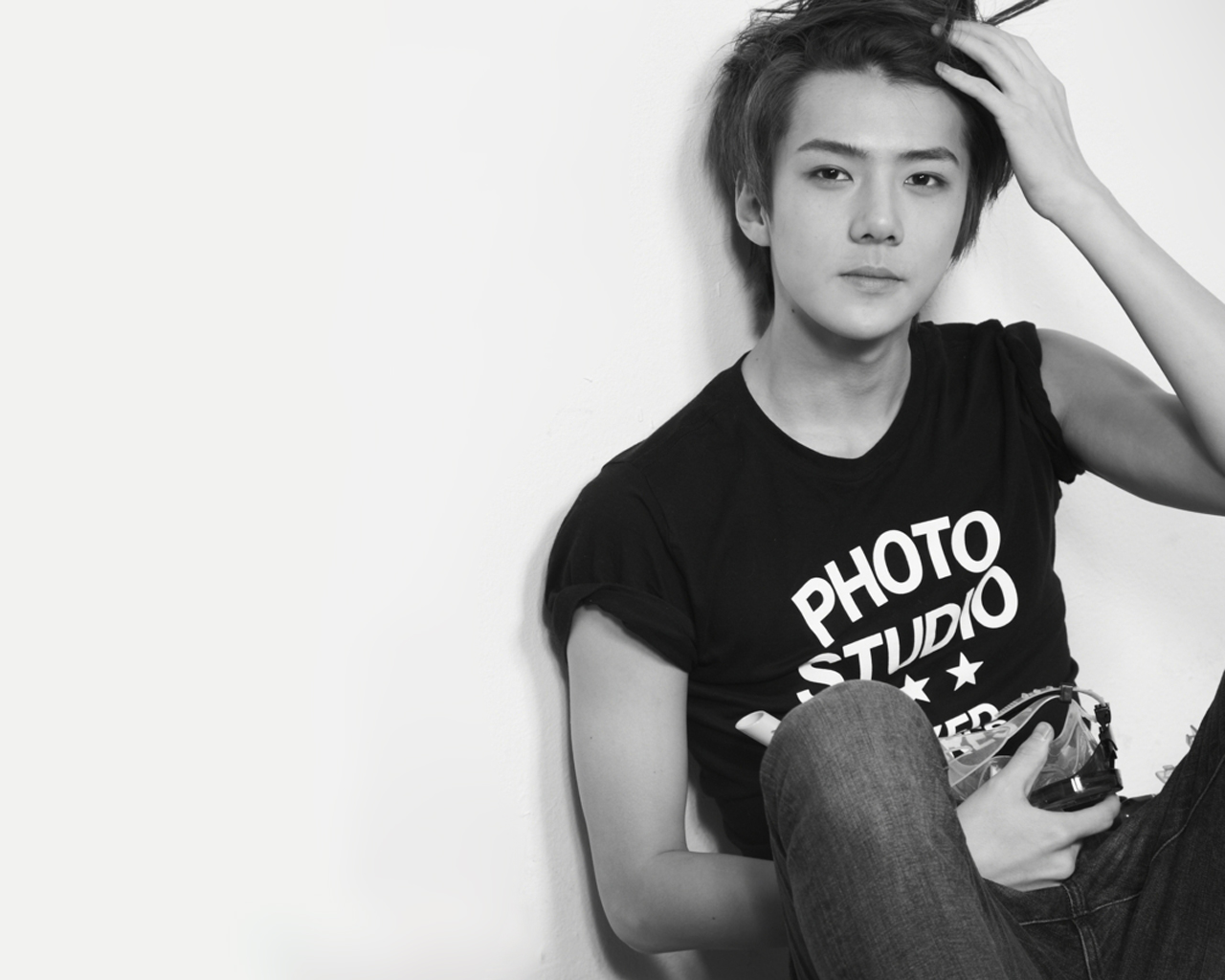 Exo - Sehun Smile Black And White , HD Wallpaper & Backgrounds