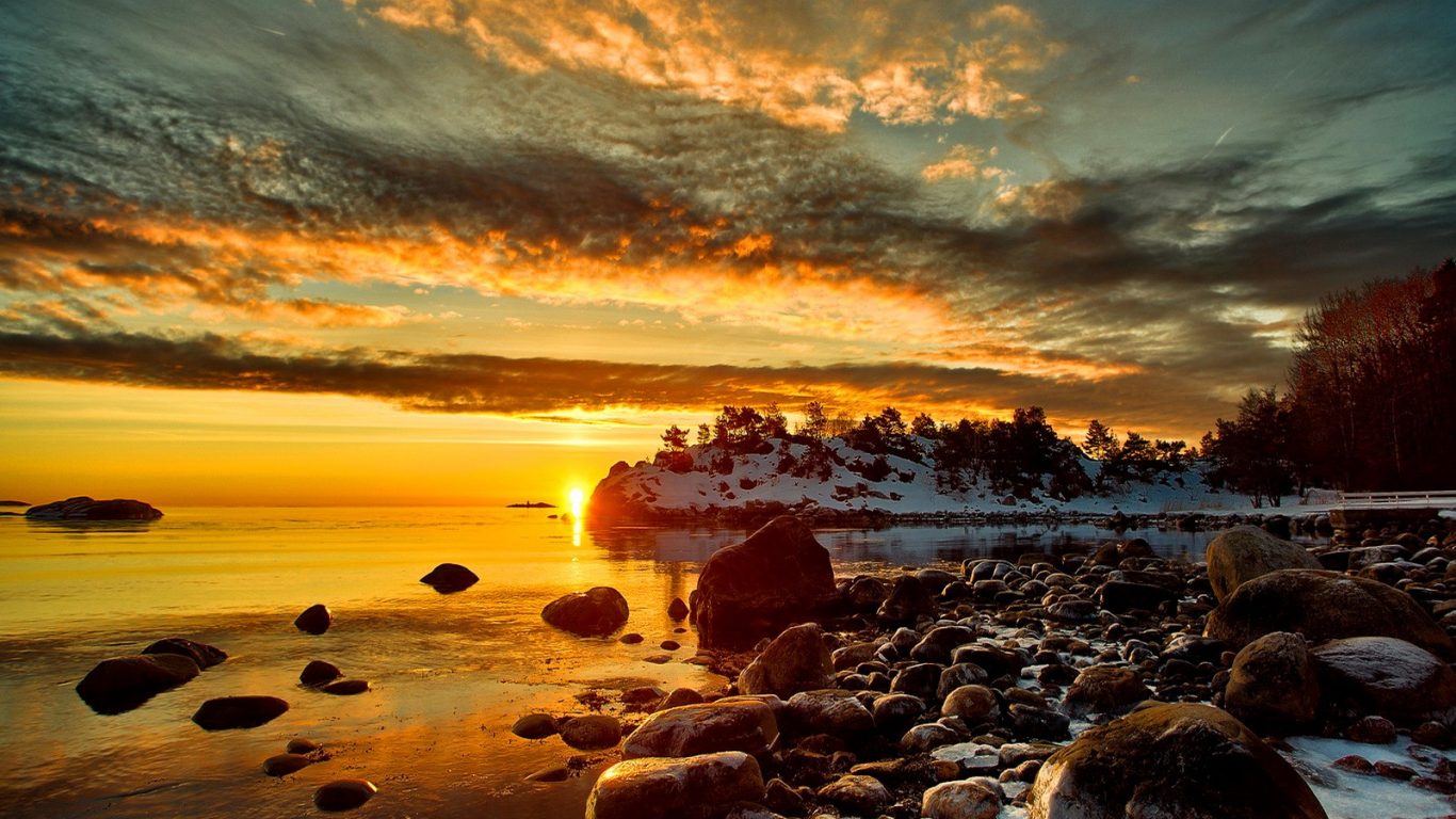 Glowing Sun Light Sunlight Ocean Glow Amazing Sea Sunrise - Sea Winter , HD Wallpaper & Backgrounds
