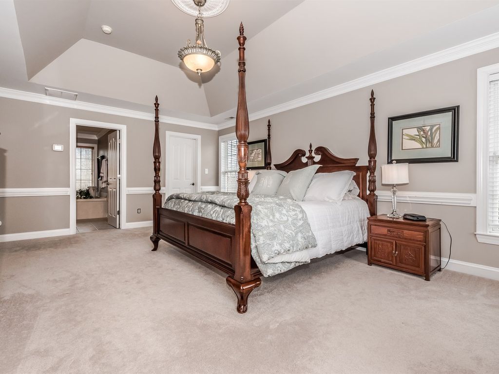 Bedroom Chair Rail : 14 Inspiring Chair Rail Molding Ideas For Your Home - 99 times out of 100, you will want to paint the chair rail the same color as the baseboards.